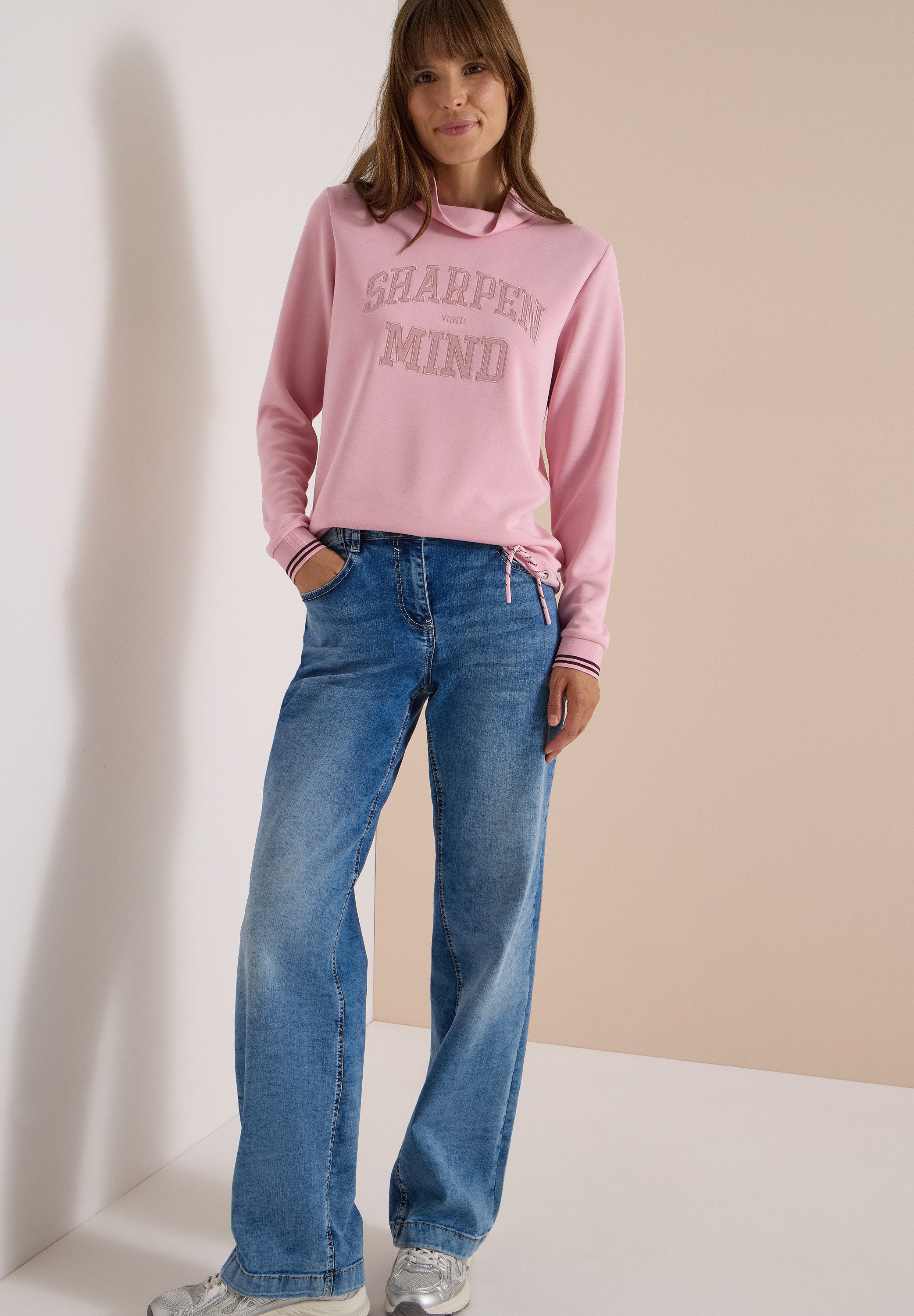CECIL Langarmshirt mit Stehkragen und Wording – Bild 5 von 5