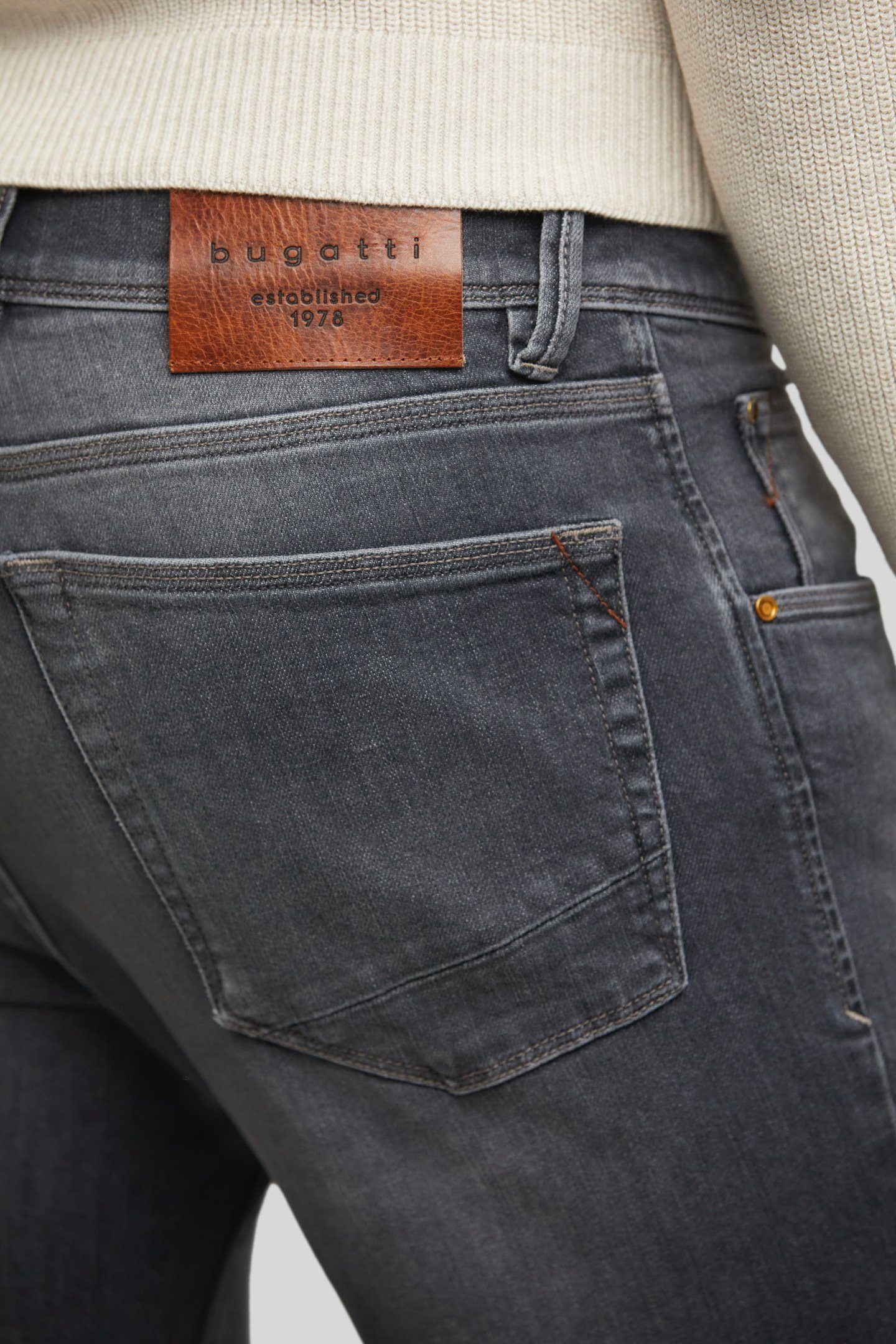 Used im dunkelgrau 5-Pocket-Jeans Wash Look bugatti