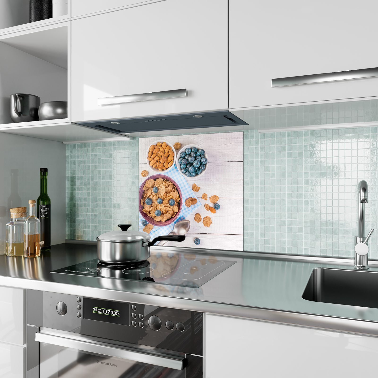 Küchenrückwand Glas Primedeco und mit Motiv Küchenrückwand Spritzschutz Milch Heidelbeeren