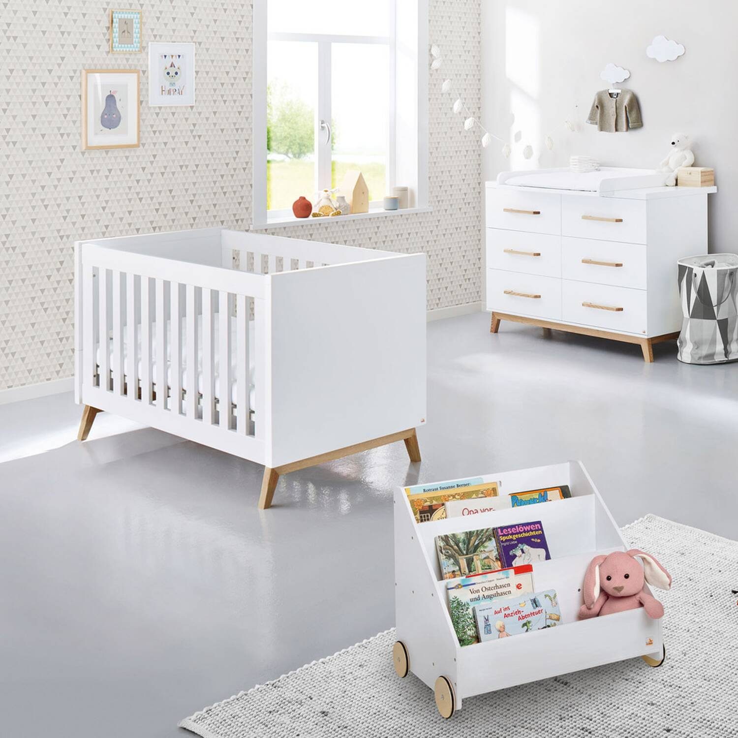 Möbel Babymöbel Lomadox Babyzimmer-Komplettset RIJEKA-134, (4-tlg), Babyzimmer Set in weiß edelmatt inkl. Matratze mit Bücherreg