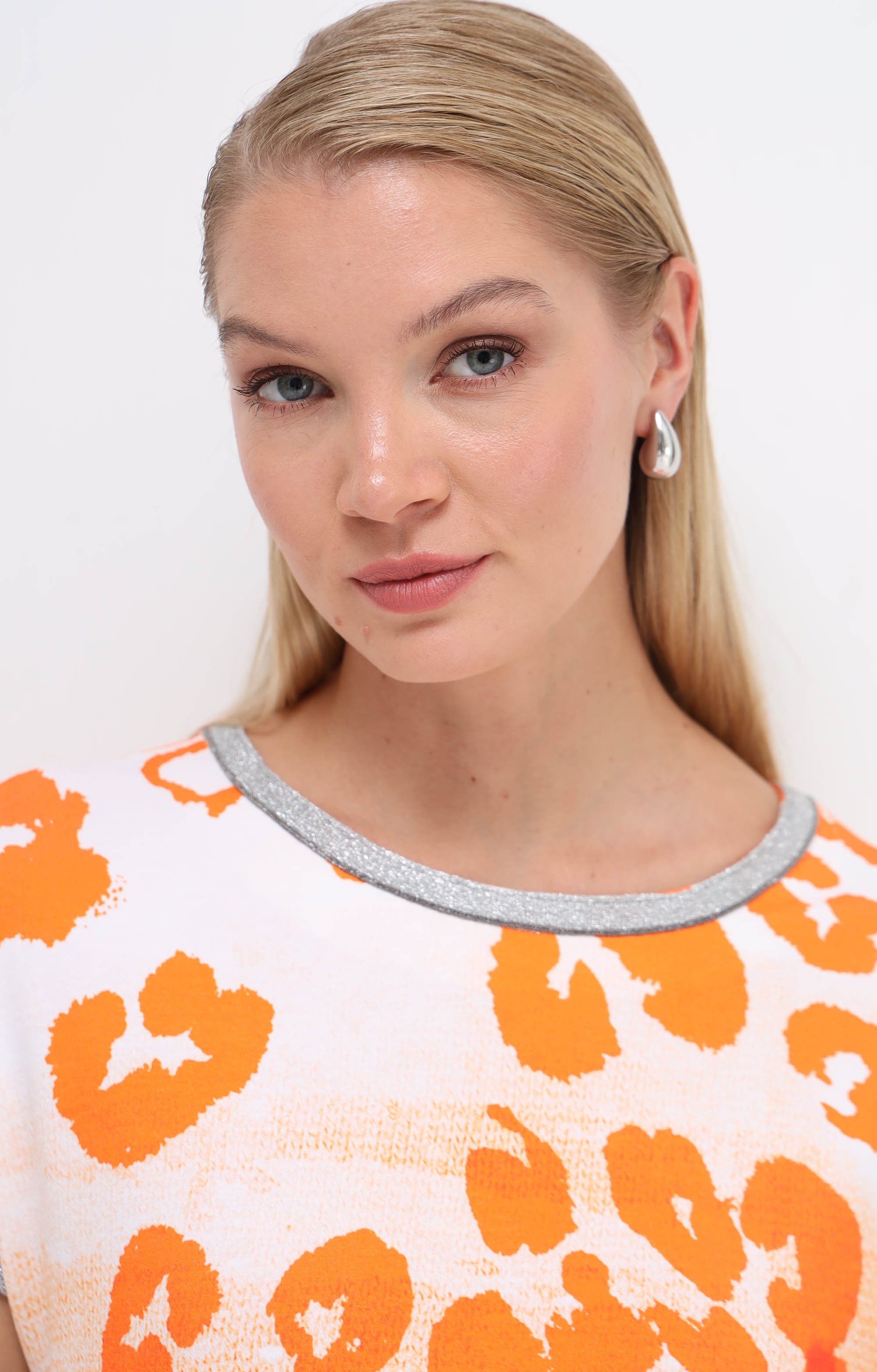 Passioni T-Shirt mit Leoprint und Glitzer Details – Bild 4 von 5