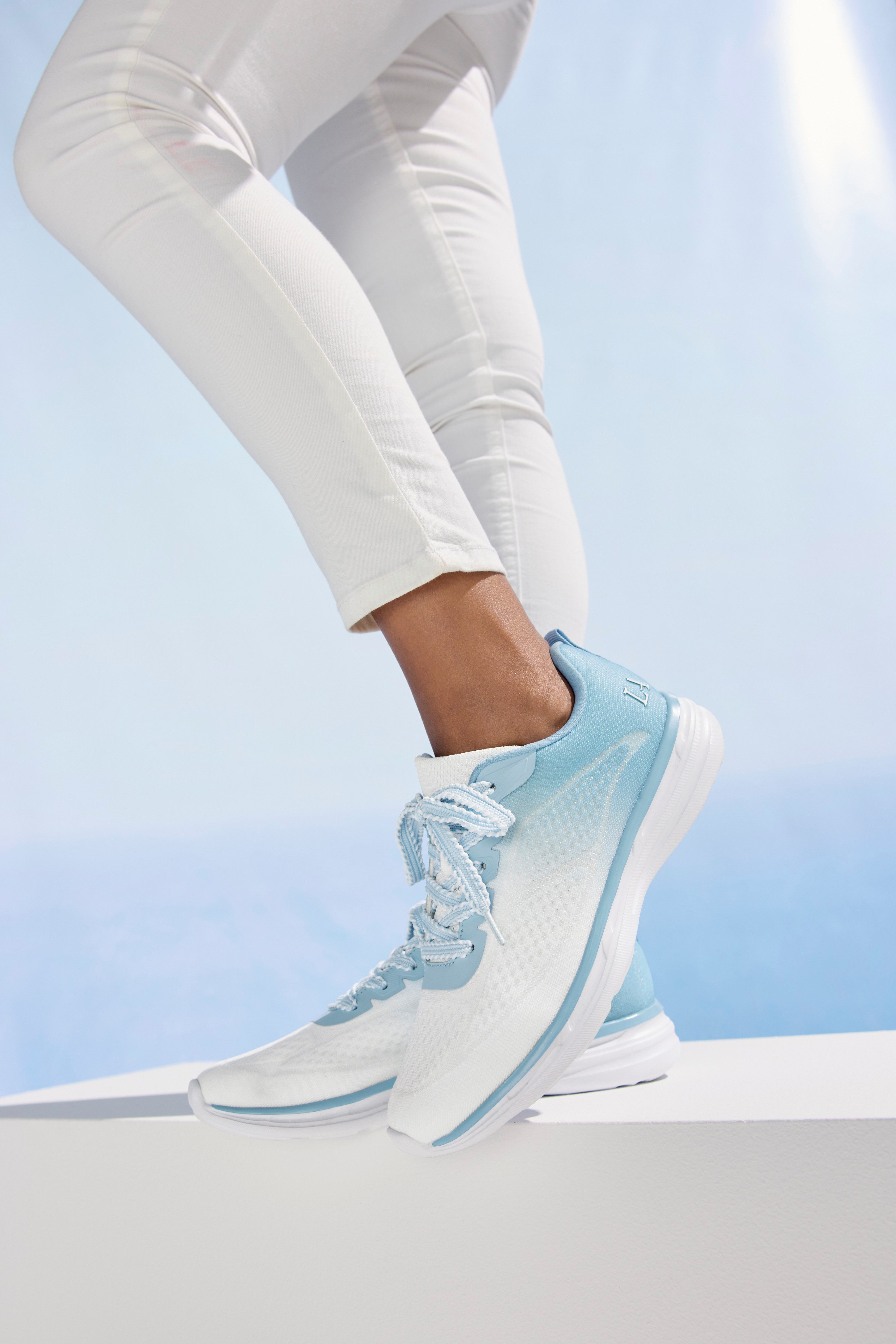 LASCANA Halbschuh, Freizeitschuh, Turnschuhe, Sneaker NEU mit modischen Farbdetails VEGAN