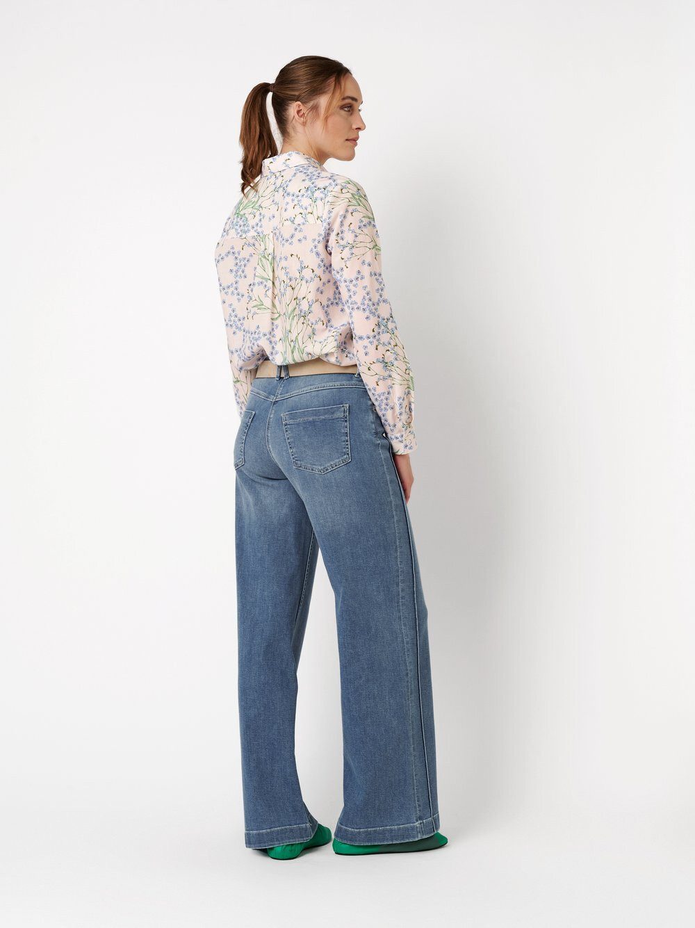 TONI Bootcut-Jeans Ella Wide mit Teilungsnähten – Bild 3 von 5