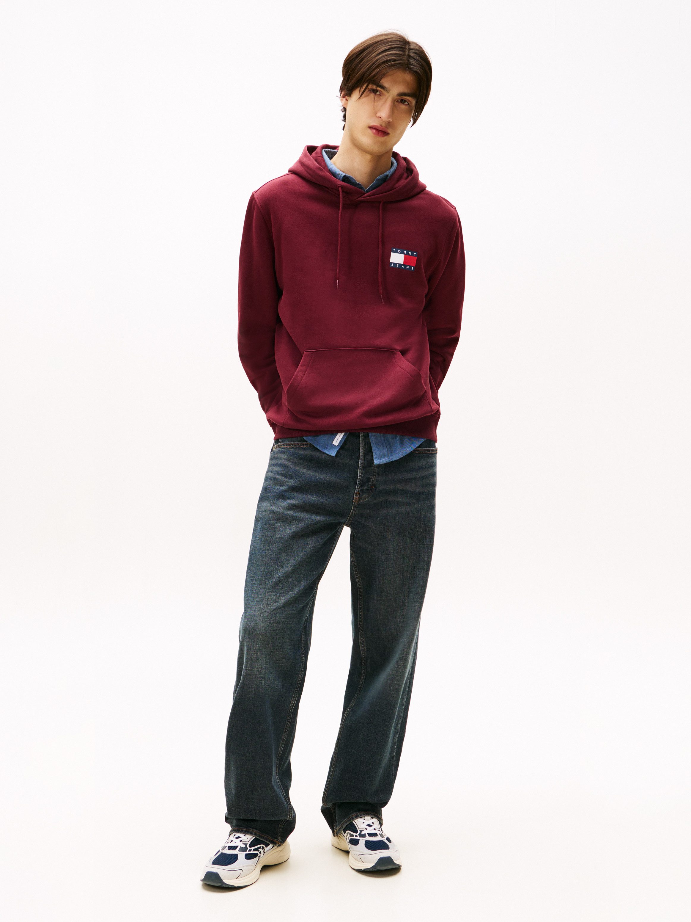 Tommy Jeans Sweatshirt TJM REG ESSENTIAL FLAG HOOD EXT mit bedruckten Markenlogo auf Brusthöhe