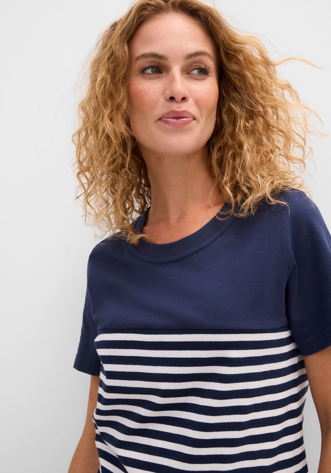 bonprix T-Shirt lockere Passform, Kurzarm-Design, mit Rundhalsausschnitt – Bild 3 von 5