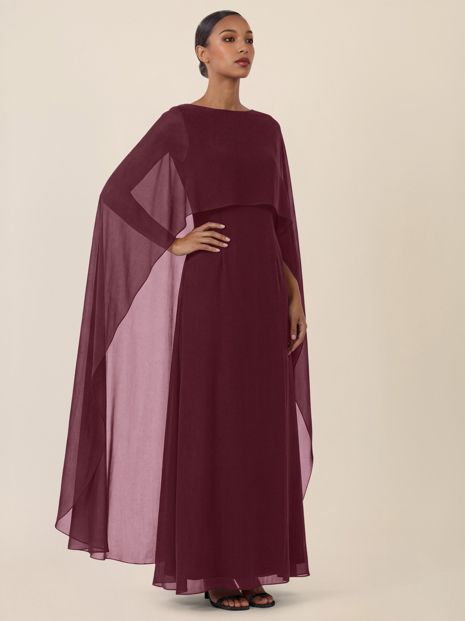 Apart Abendkleid mit Cape