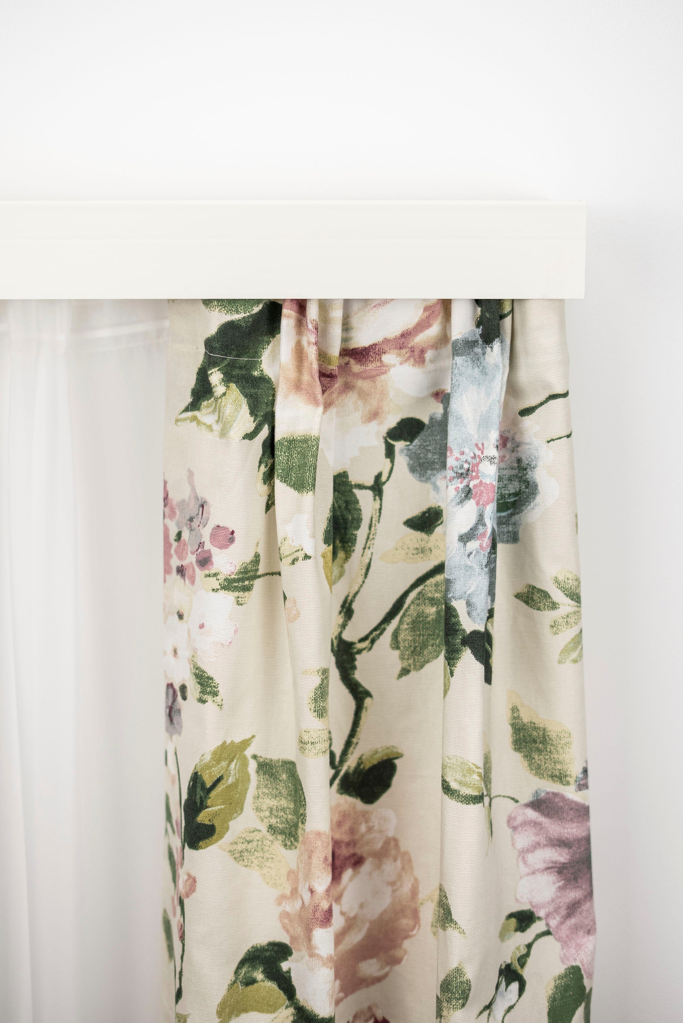 GARESA Gardinenschiene Kunststoffschiene mit Blende, 2-läufig, Wunschmaßlänge, mit Bohren, verschraubt, Kunststoff, Deckenmontage, verlängerbar, einfache Montage, schlicht