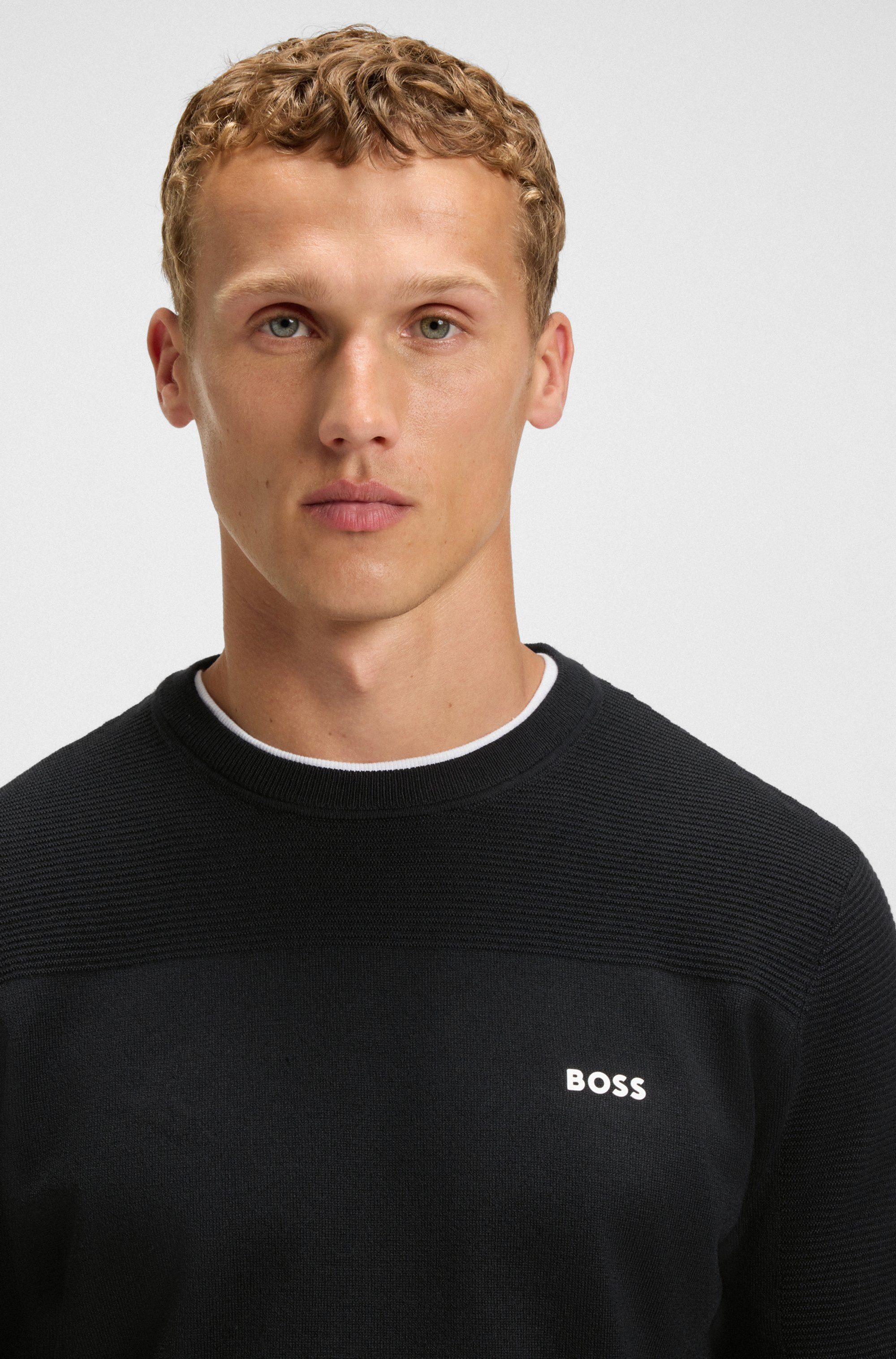 BOSS GREEN Strickpullover KN Momentum-X CN Rundhalsausschnitt, Regular Fit, kontrast HD-Logo