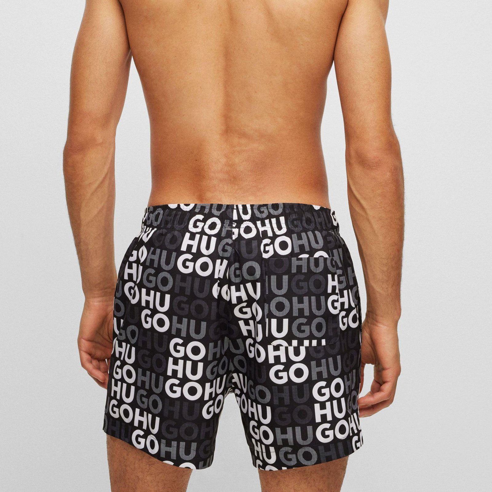 Fame All-over-Print kontrastreichem Badeshorts HUGO Logo mit