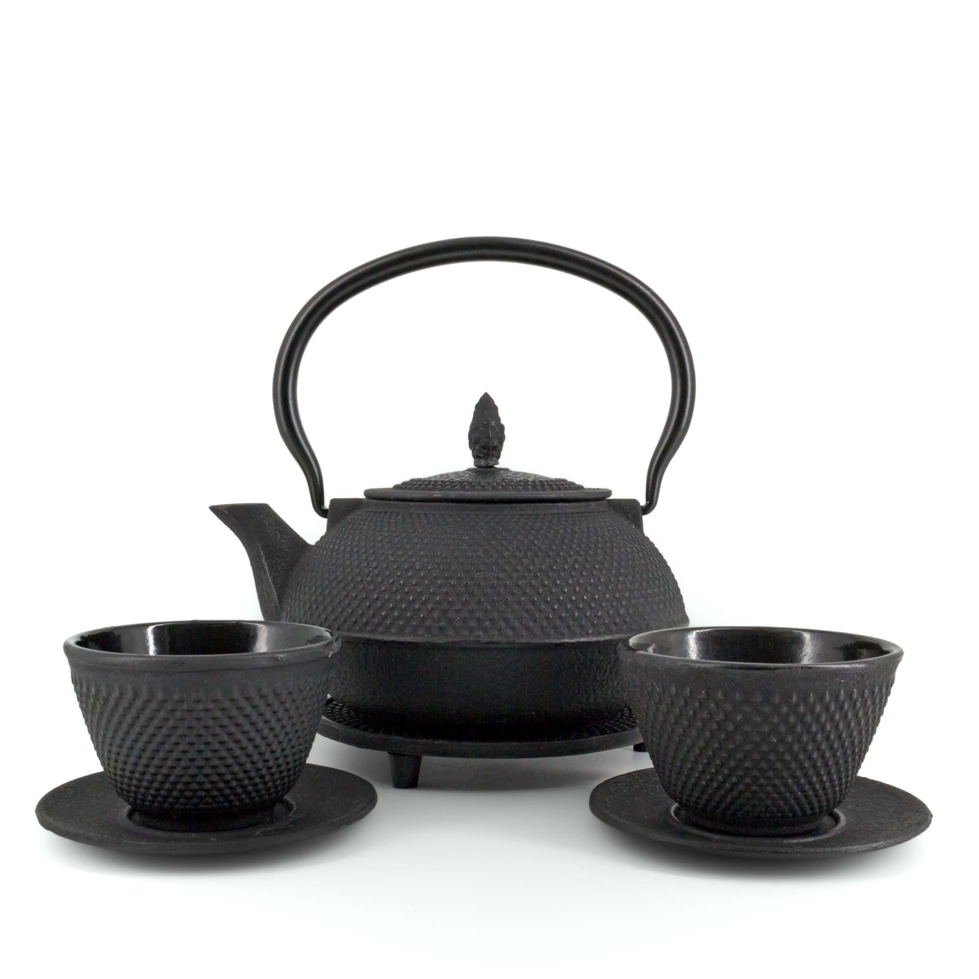 teayumi Teekanne ARARE Tetsubin Komplett-Set Gusseisenkanne 900 ml Schwarz, 0.9 l, (Komplett-Set, 8-teilig), mit herausnehmbaren Edelstahlsieb, mit Henkel