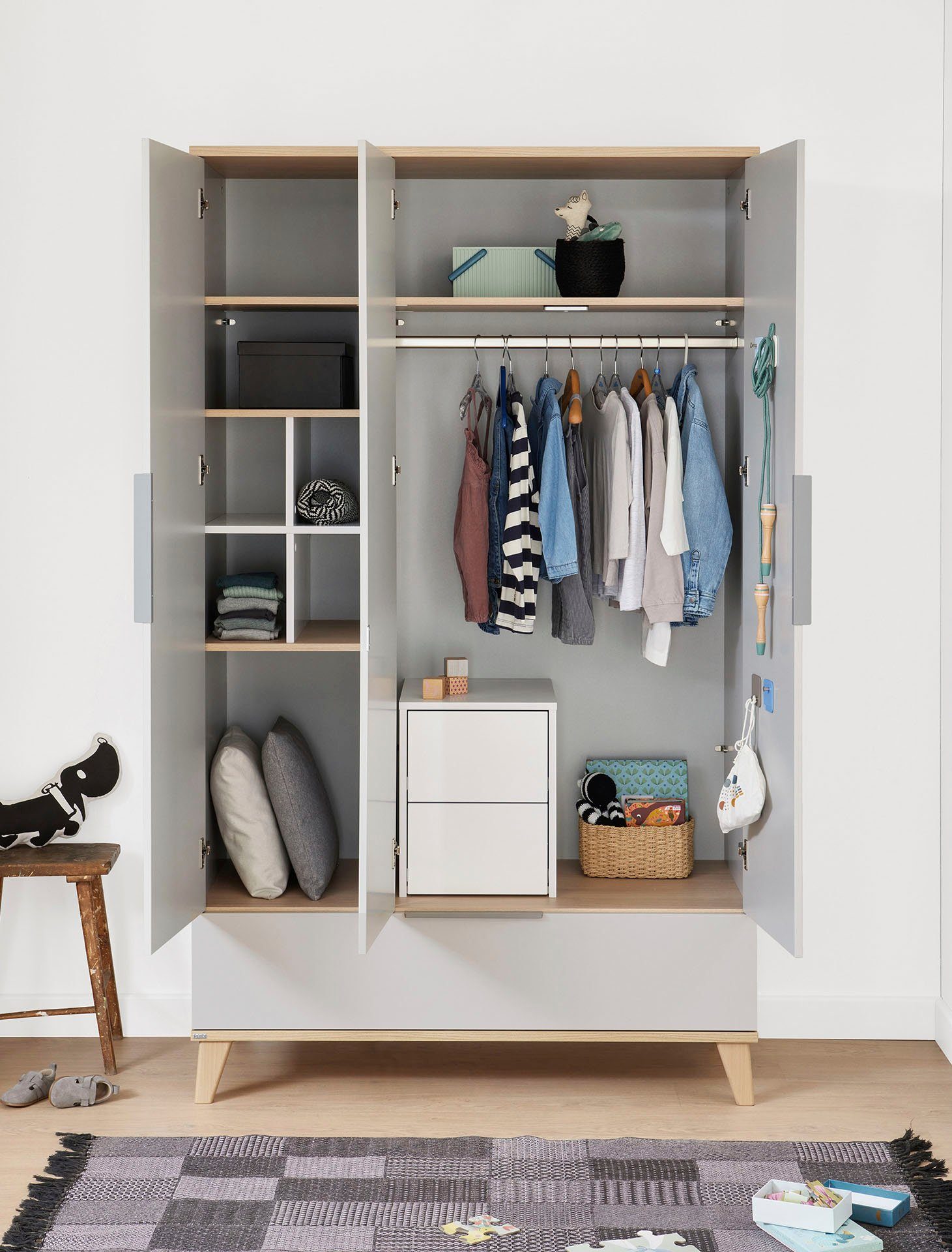 PAIDI Kleiderschrank FIENE in Grau, 3 Türen und 1 Schublade mit Soft-Close inkl. Kleiderstange und Einlegeböden, Kleiderschrank aus Holz