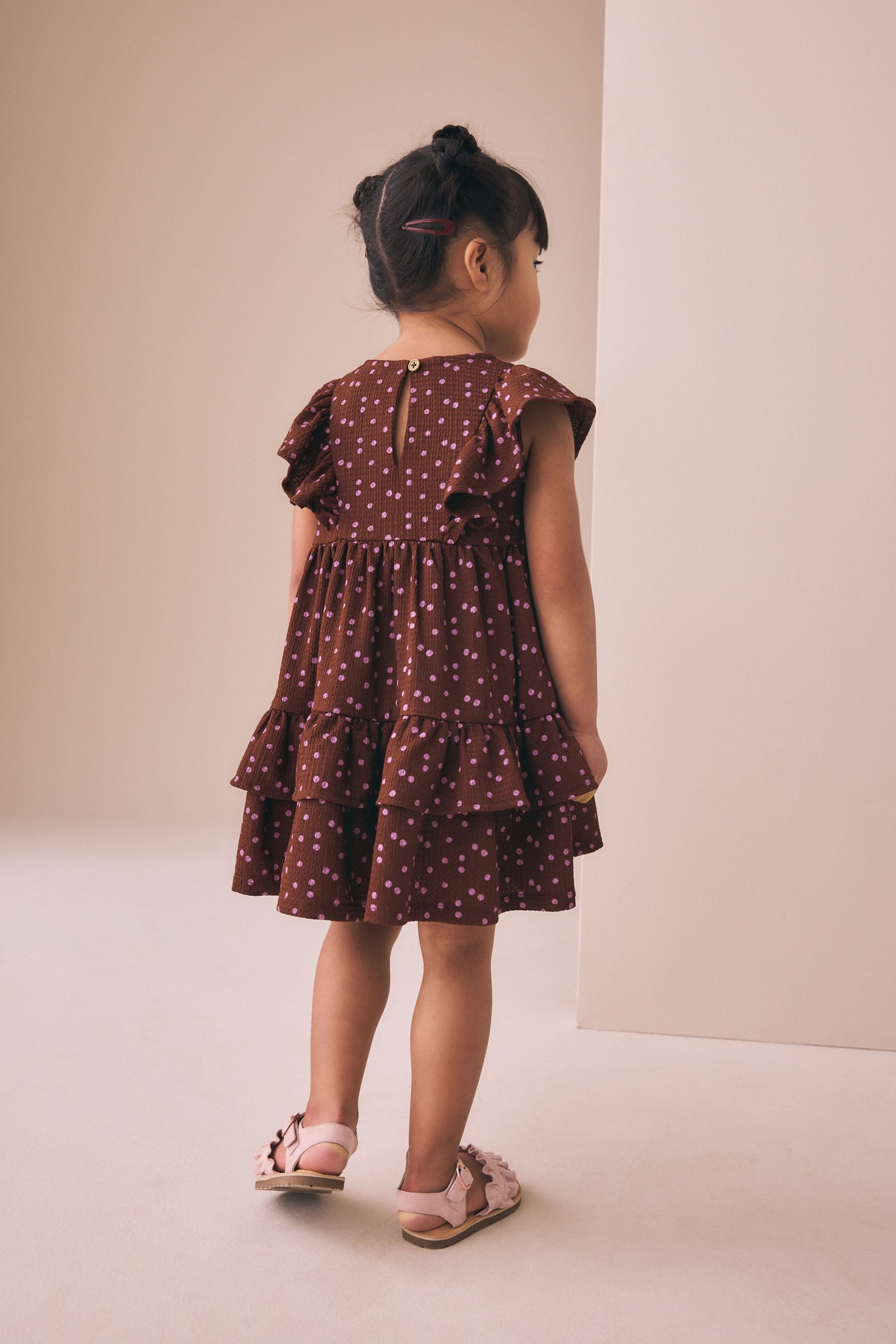 Next Jerseykleid Ärmelloses Sommerkleid mit Rüschen und Schleife (1-tlg)