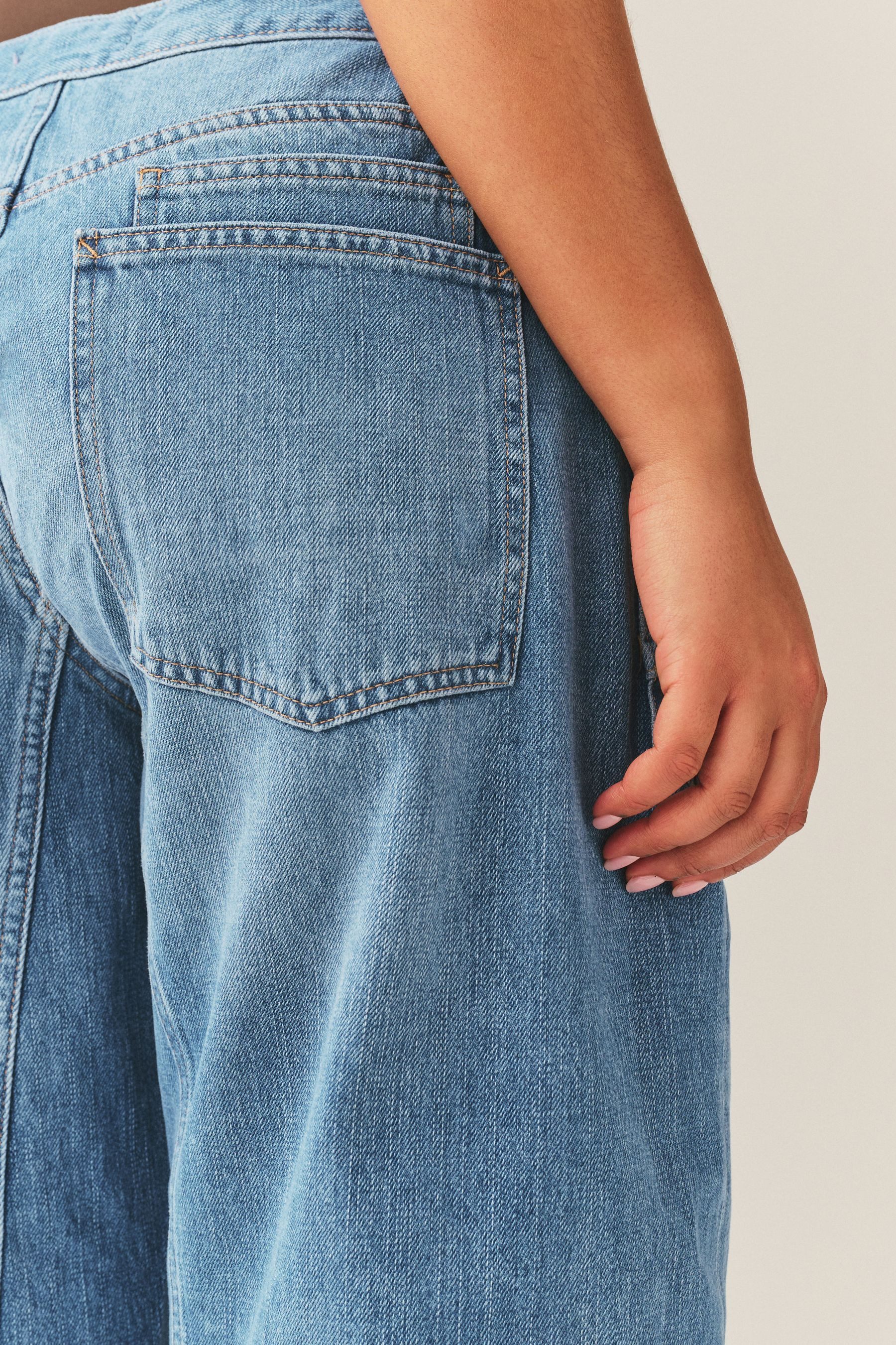 Next Weite Jeans Sanduhr Jeans mit zwei Taschen und Barrel-Bein (1-tlg)