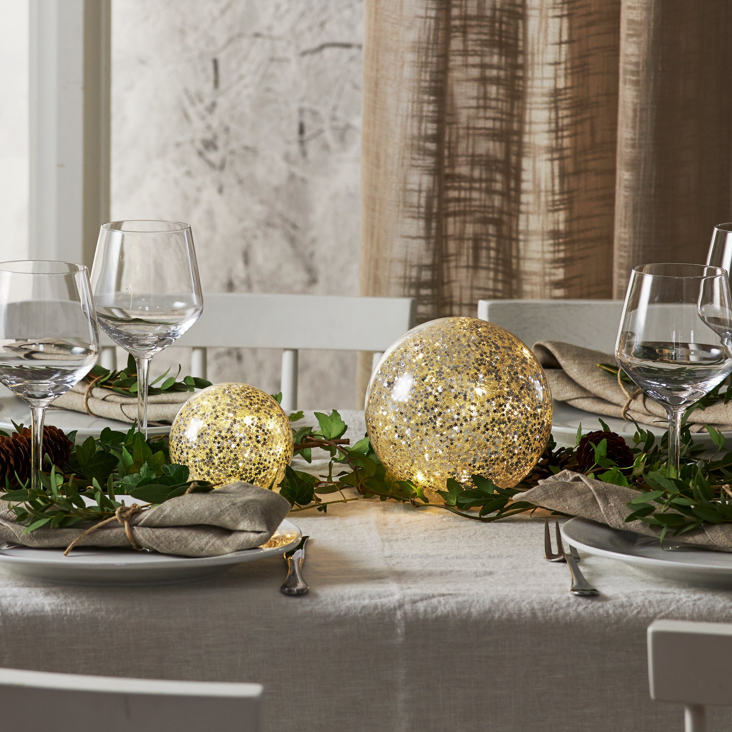 EGLO Dekoobjekt Star fall, LED Weihnachtsdeko Glaskugel Silber Tischdekoration Weihnachten Ø15cm