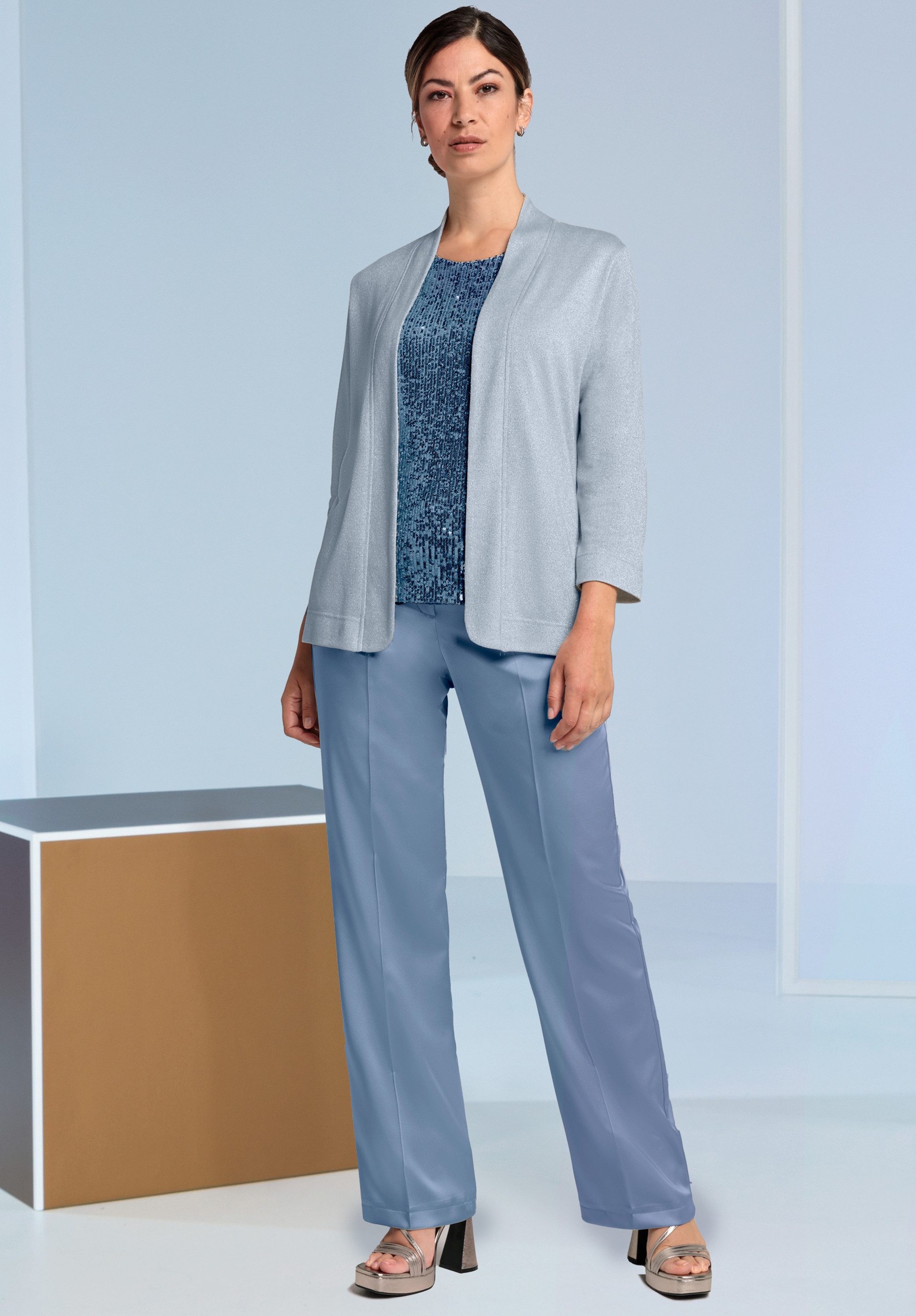 bianca Shirtjacke NIKA aus leicht schimmerndem Feinstrick mit Lurexanteil – Bild 4 von 4