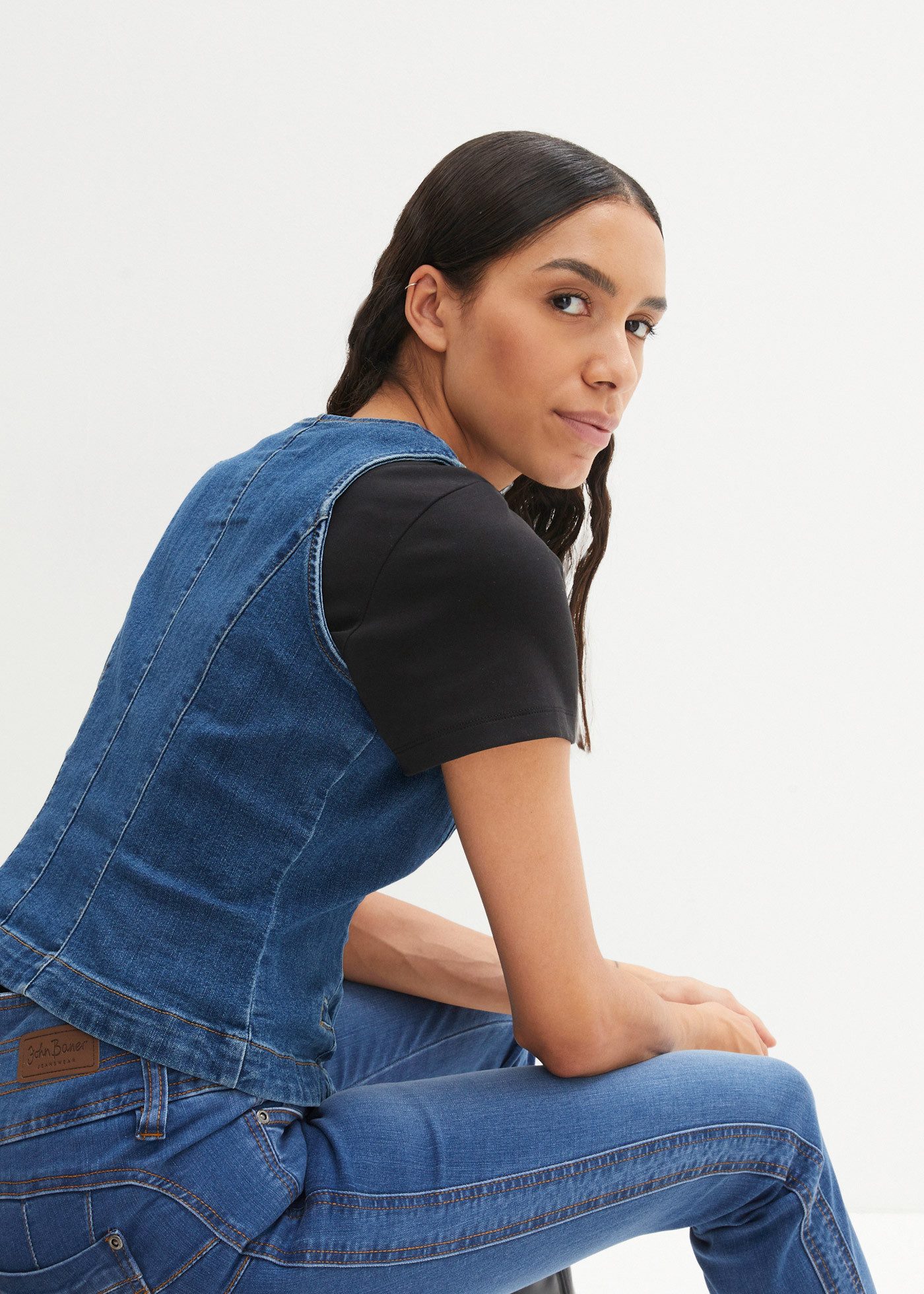 bonprix Jeansweste aus Baumwollmischung, taillierte Passform, mit Knopfleiste