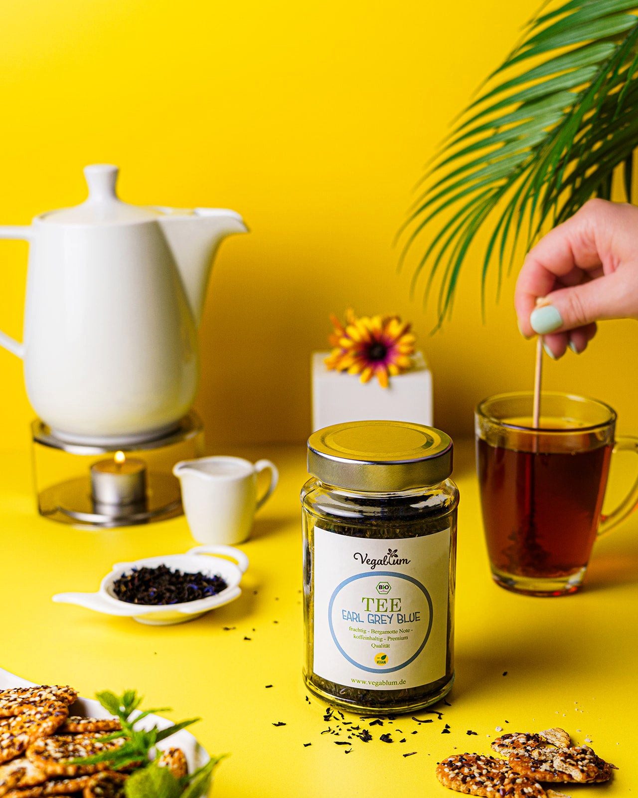 Vegablum Tee Bio Earl Grey Blue Premium, loser Schwarztee im Glas, 1 x 90,00 g, loser Bio Schwarztee mit Bergamotte und Kornblumenblüten