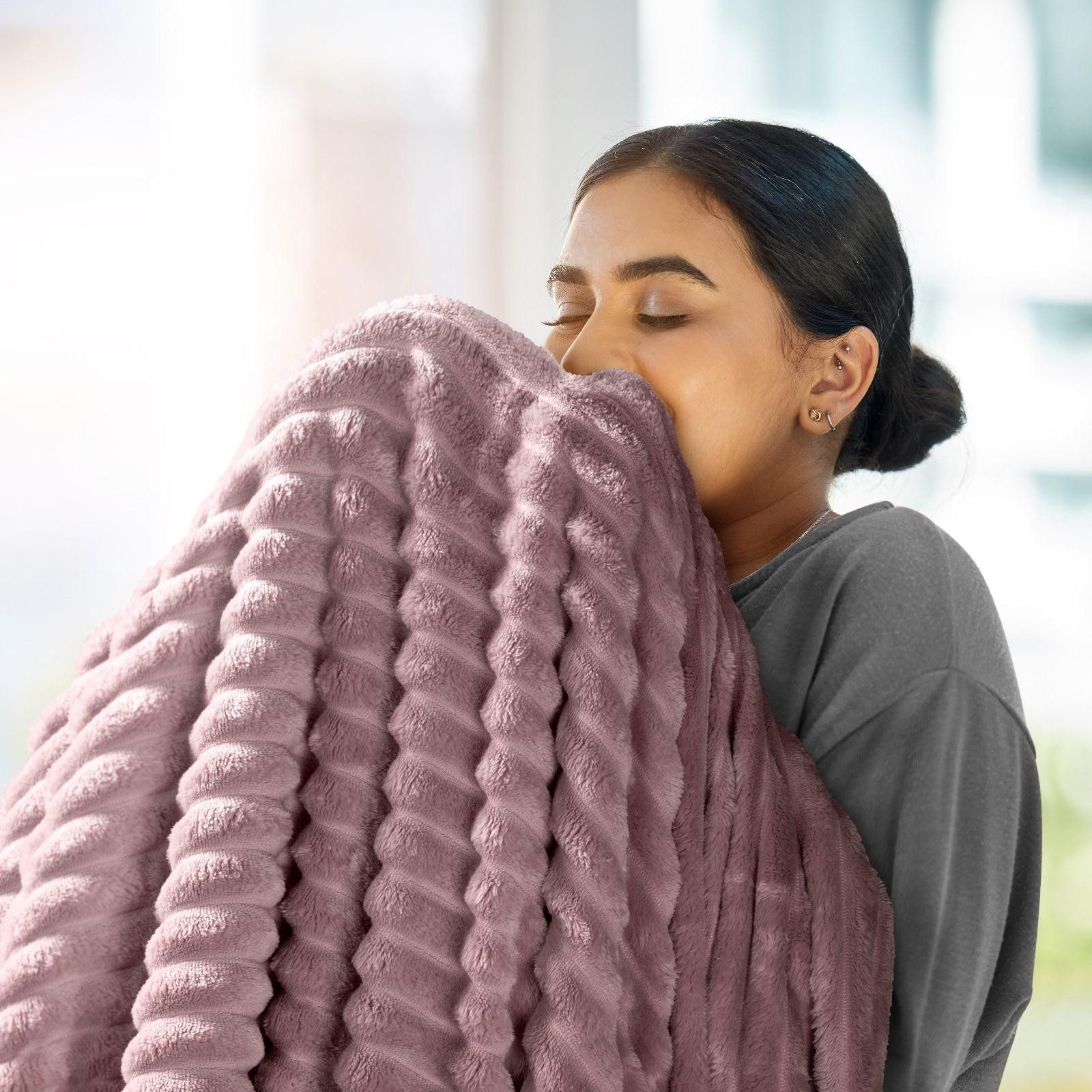 Wohndecke SOFT, Design91, Streifen Steppung Gestreifte Decke Gesteppte Sofa günstig online kaufen