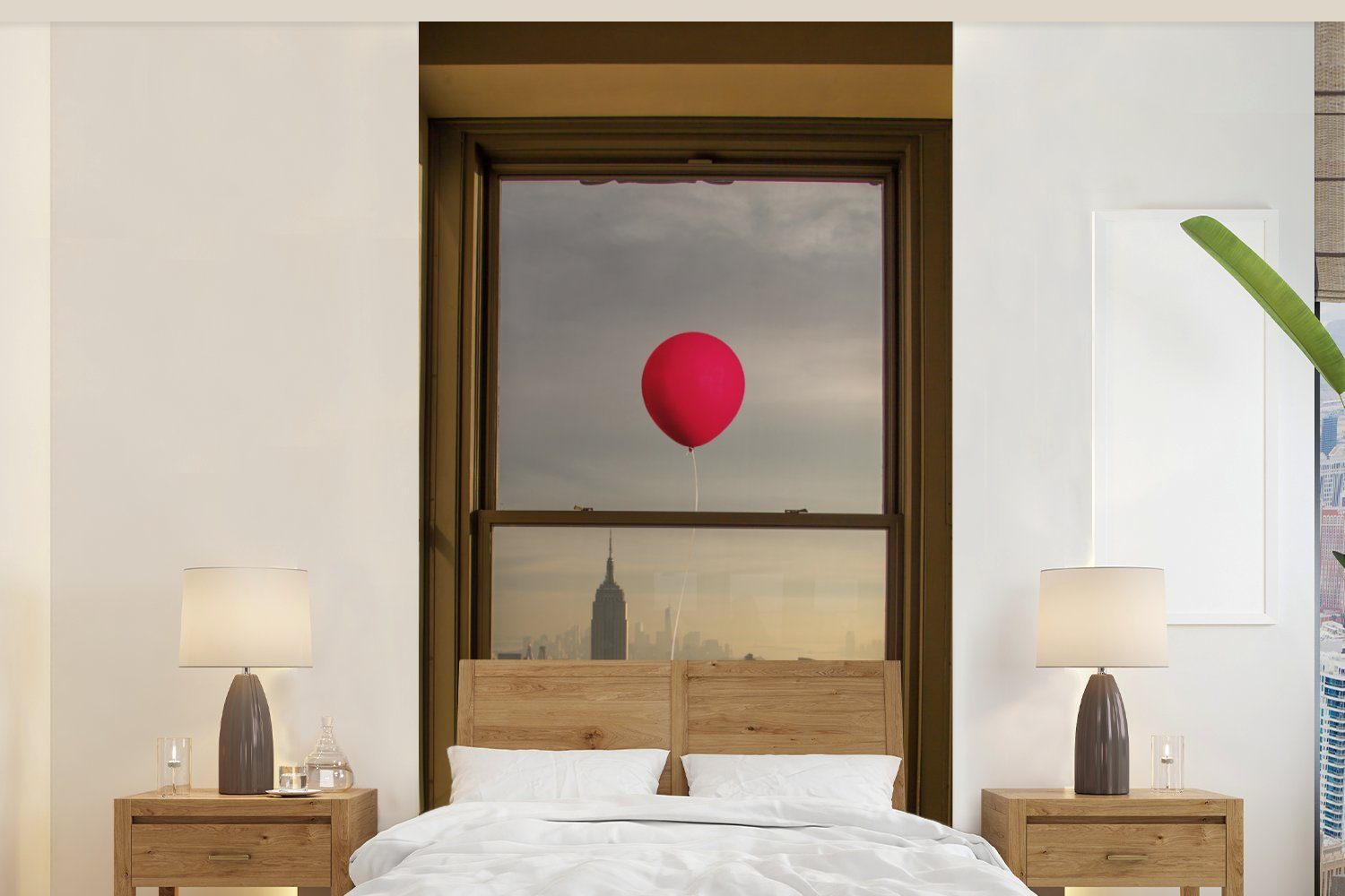 MuchoWow Fototapete Roter Ballon fliegt an Fenster in New York vorbei, Matt, bedruckt, (2 St), Vliestapete für Wohnzimmer Schlafzimmer Küche, Fototapete