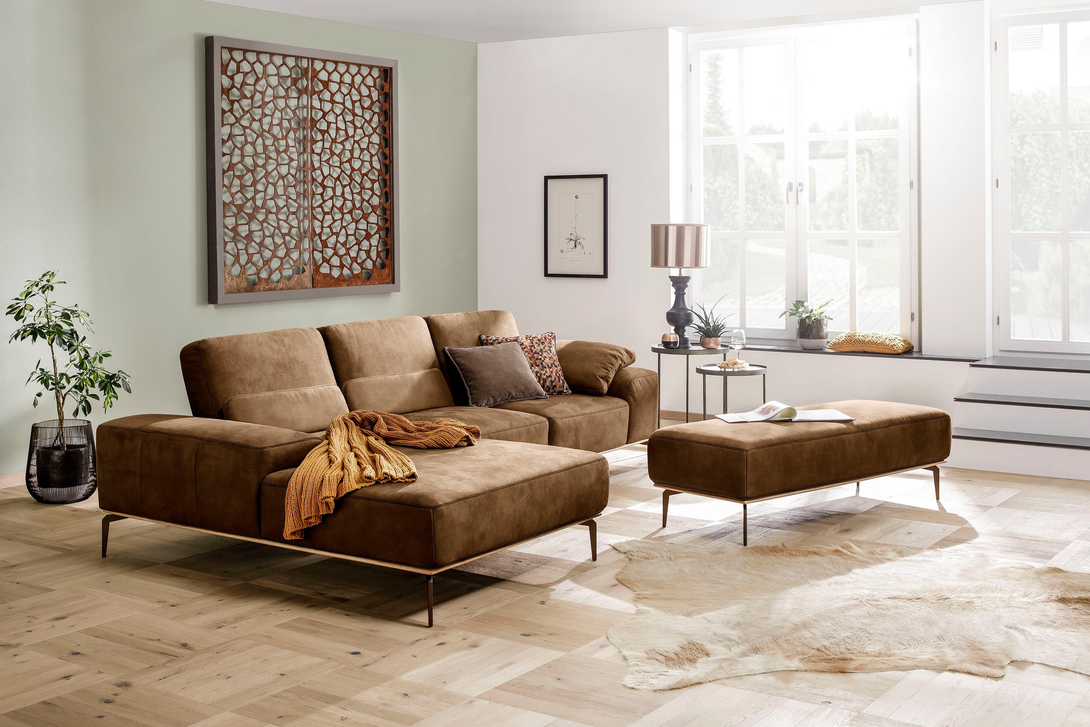 W.SCHILLIG Ecksofa run, Designsofa mit tollem Sitzkomfort, L-Form, mit Holzsockel, Füße in Bronze pulverbeschichtet, Breite 299 cm