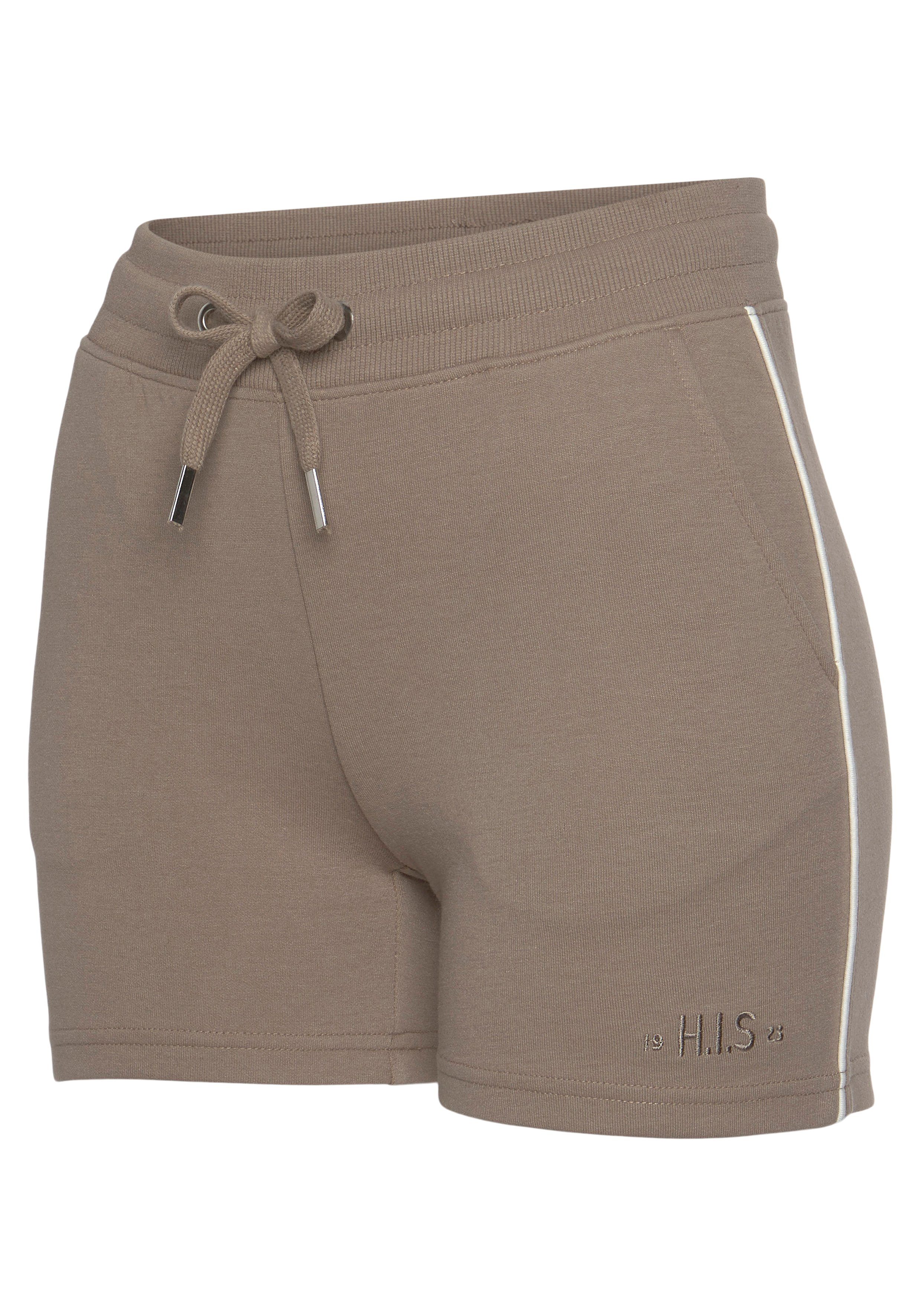 H.I.S Shorts mit seitlicher weißer Paspel camelfarben