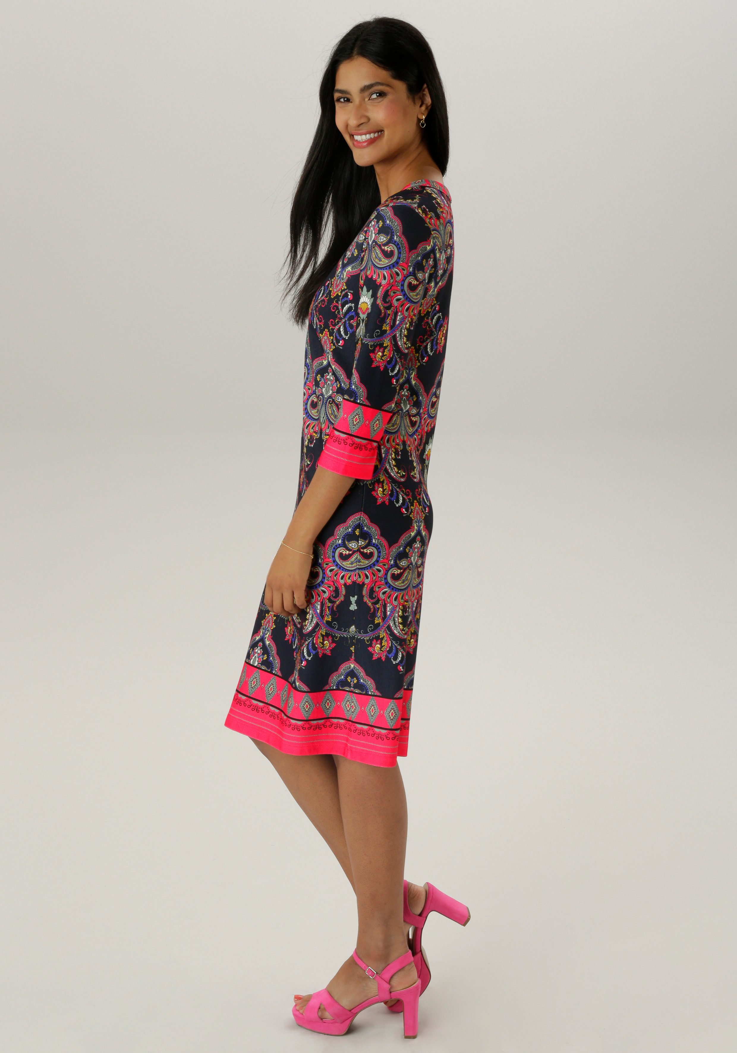 Aniston SELECTED Jerseykleid mit Ornamenten- und Rankendruck Allover – Bild 3 von 5