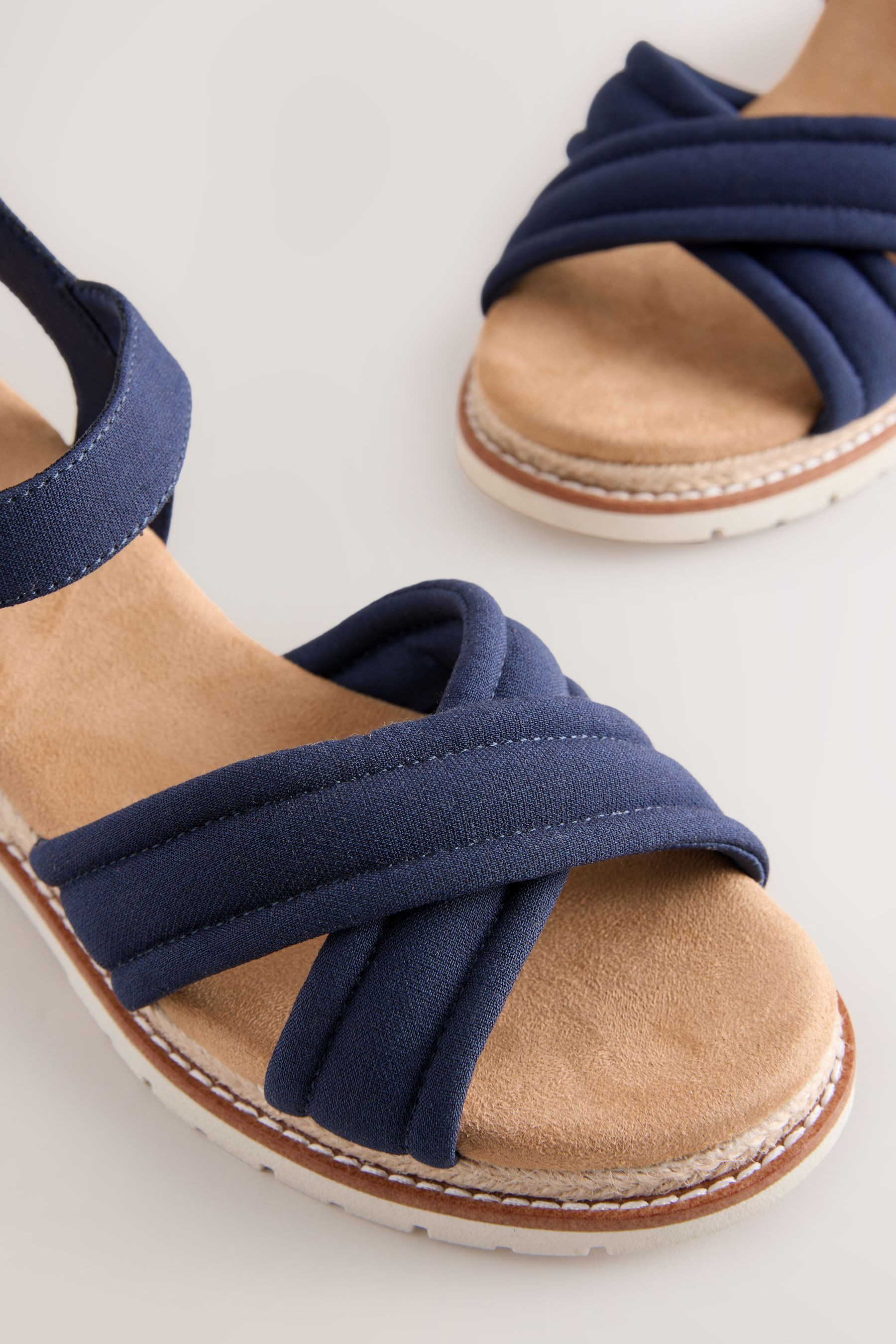 Next Forever Comfort® Keilabsatzschuhe mit X-Riemen Keilsandalette (1-tlg)