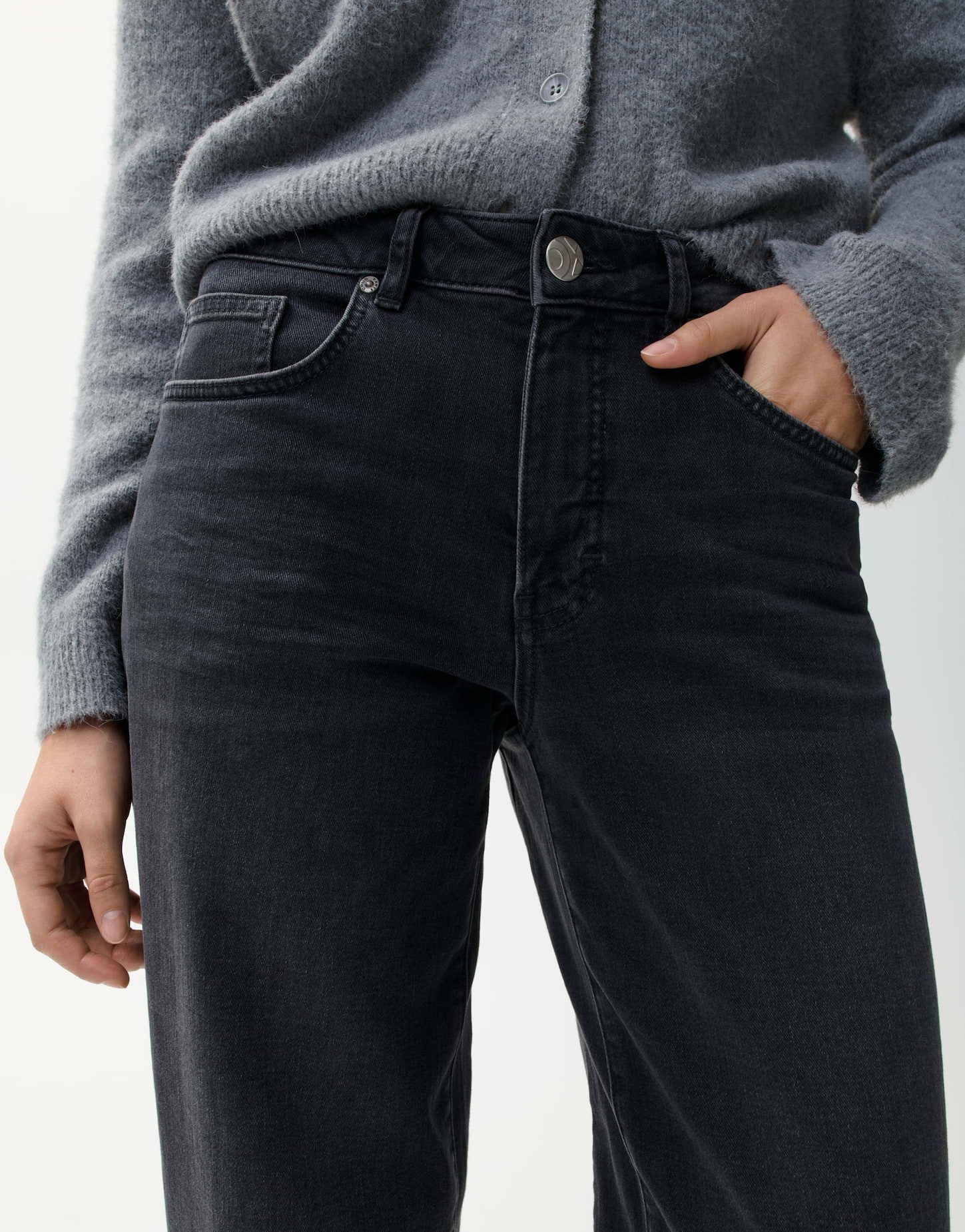 OPUS PANTS Relax-fit-Jeans aus Baumwollmix Ovale Ankle-Silhouette mit elastischem Denimgriff und Used-Effekten – Bild 4 von 5