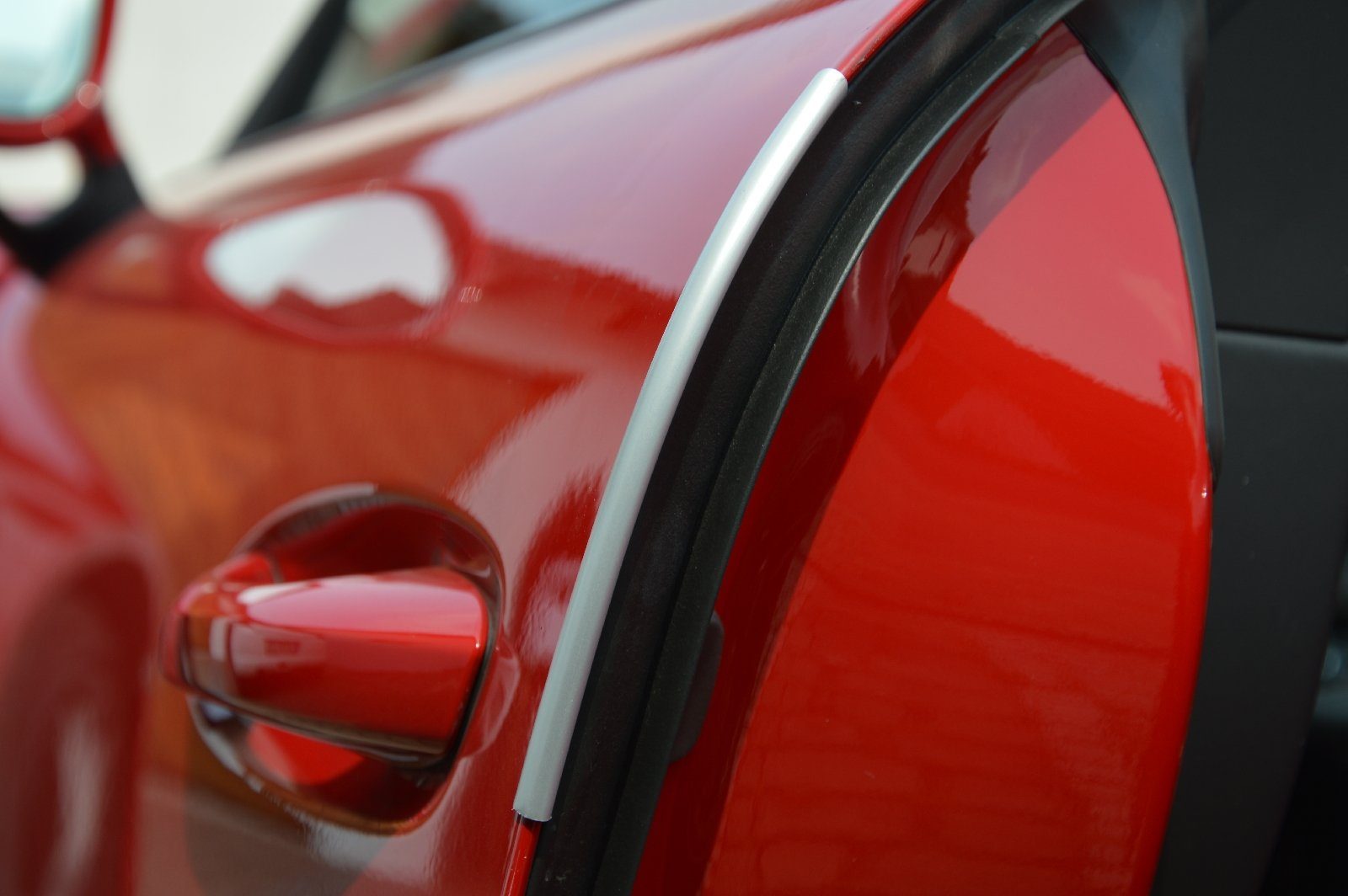 IWH Zierleisten-Aufkleber Auto Tür Schutzleiste Kantenschutz