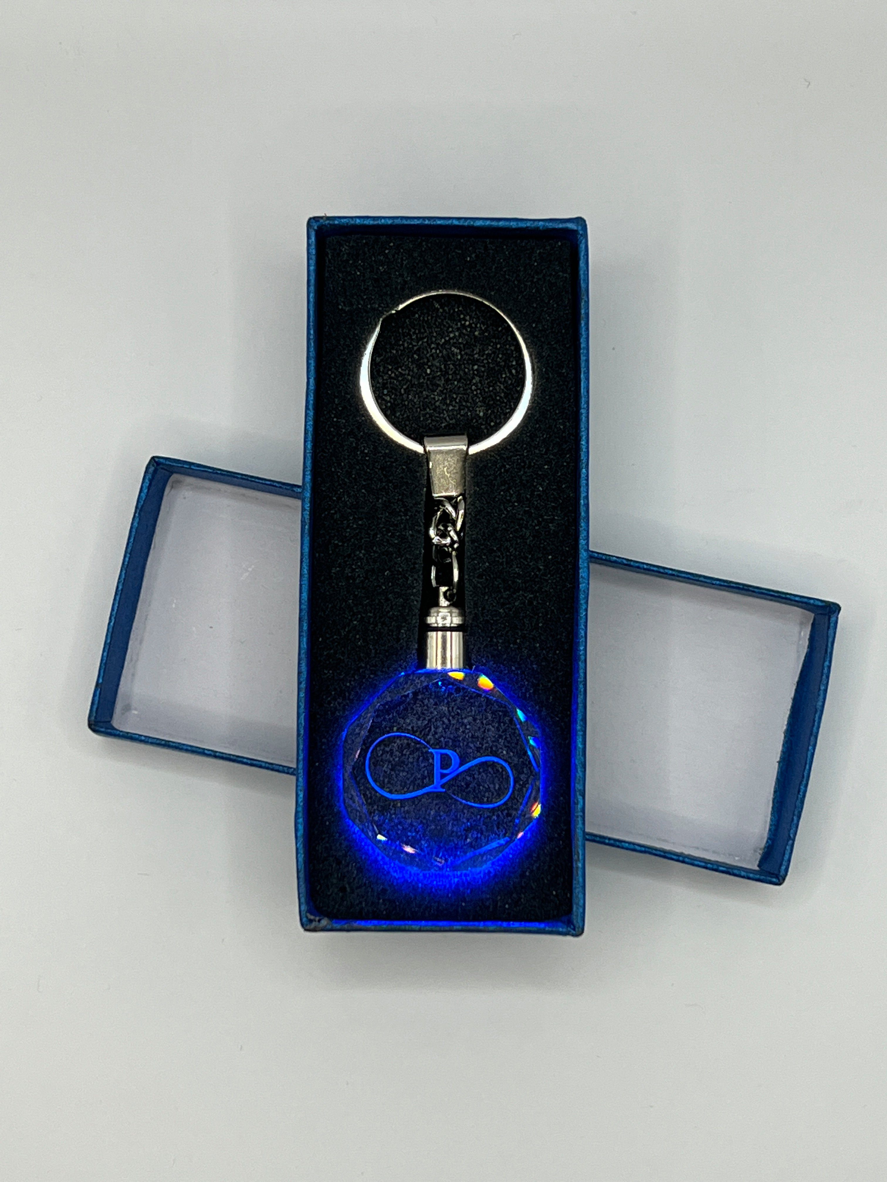 Stelby Schlüsselanhänger Unendlichkeitszeichen Schlüsselanhänger P mit Multicolor Geschenkbox