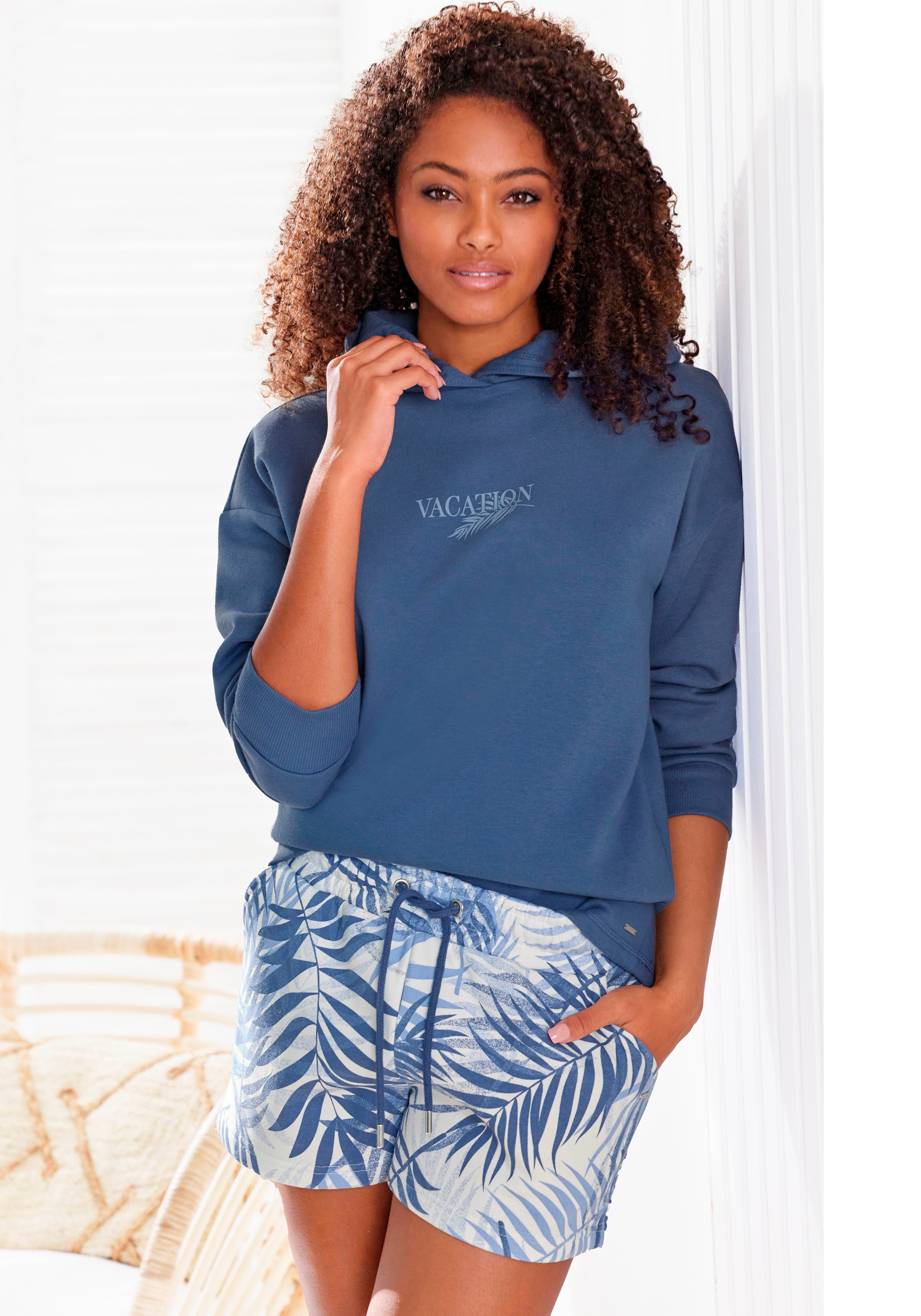 LASCANA Sweatshorts Loungeshorts im schönen Allover-Blätterdruck, Loungewear