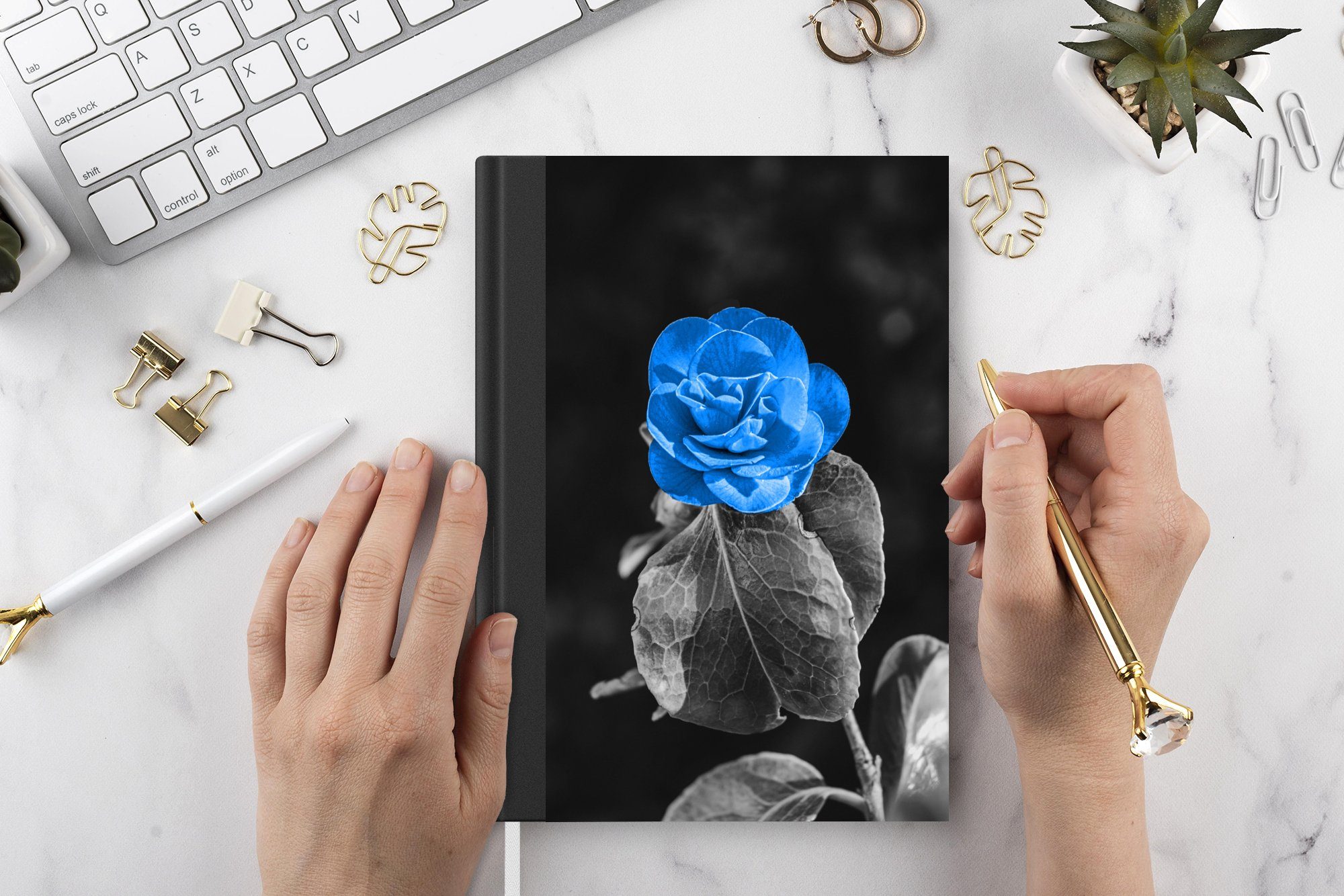 Notizheft, Notizbuch Tagebuch, A5, Blau, MuchoWow - Haushaltsbuch Schwarz - Weiß Merkzettel, - Journal, Blumen Seiten, - Rose 98