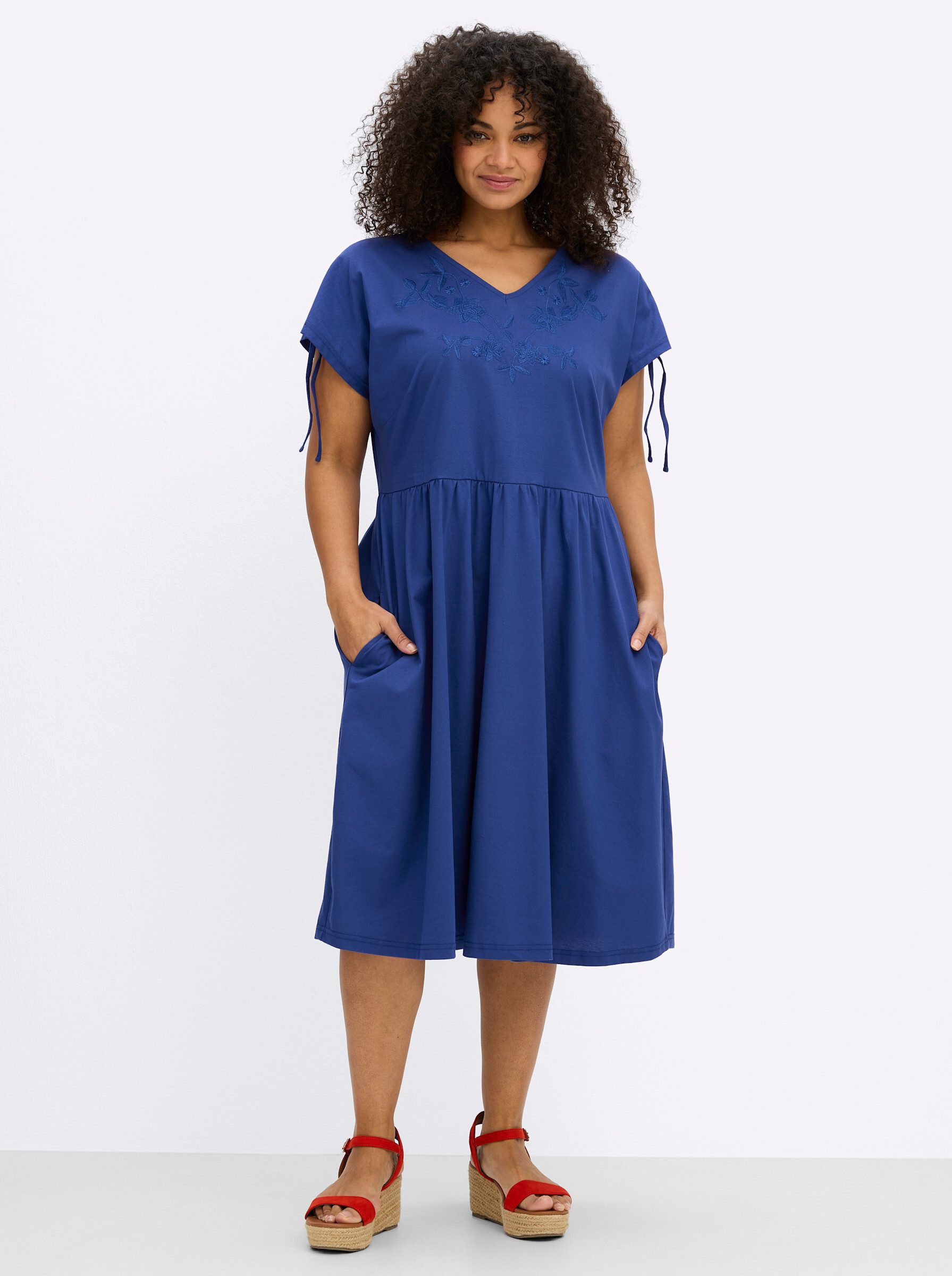Etuikleid Kleid Kurzarm