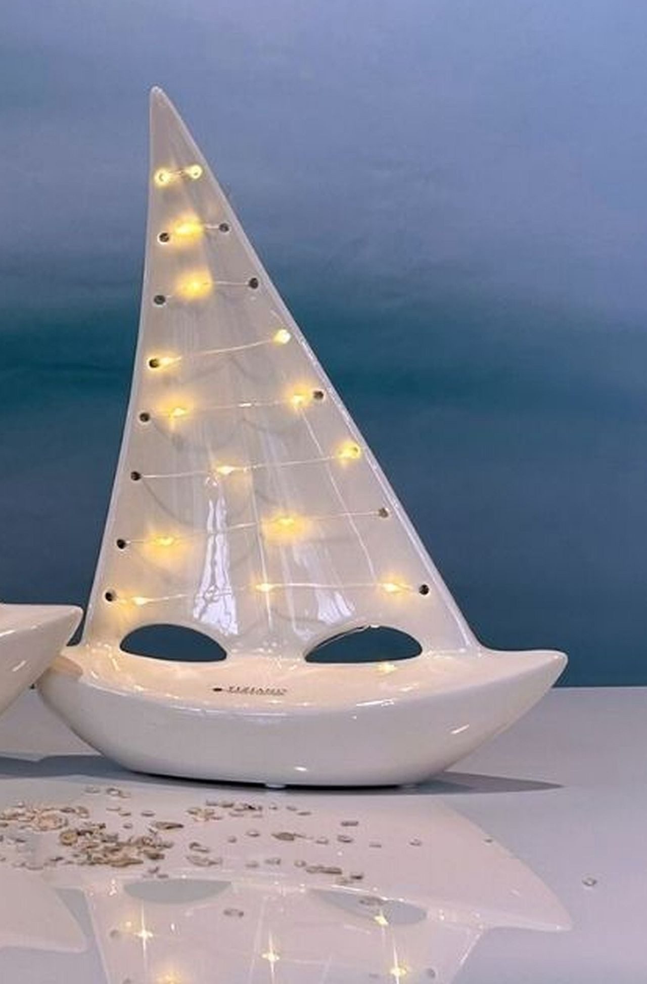TIZIANO - DESIGN & EMOTIONS LED Dekoobjekt LED Deko Boot Andiamo cremeweiß – maritimes Licht Segelboot 26/30 cm, LED fest integriert