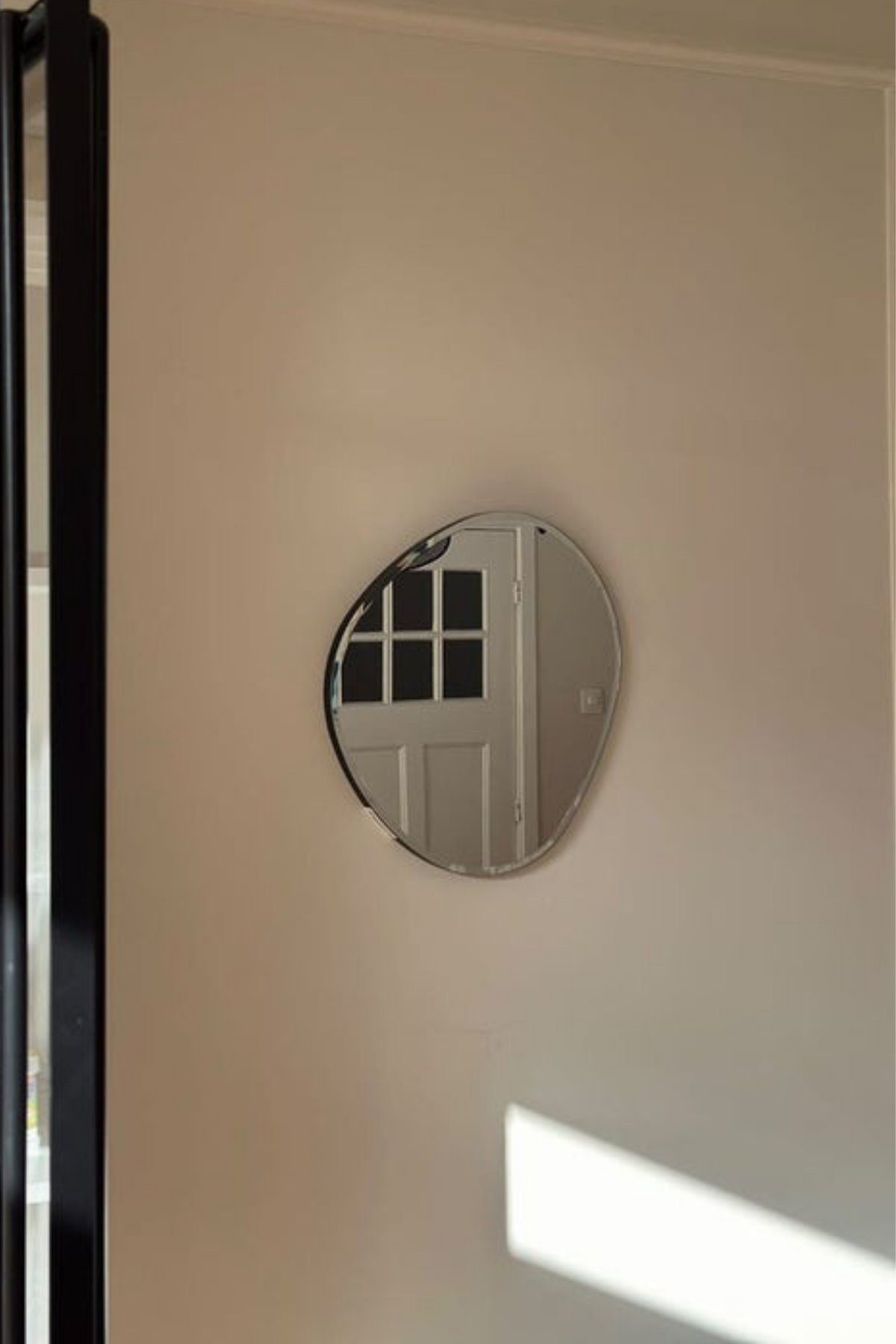 LEVOO Wandspiegel x (45 LEVOO 50 Wandspiegel Loredana asymmetrischer Spiegel schwarz, x Designerspiegel 2,2 cm)