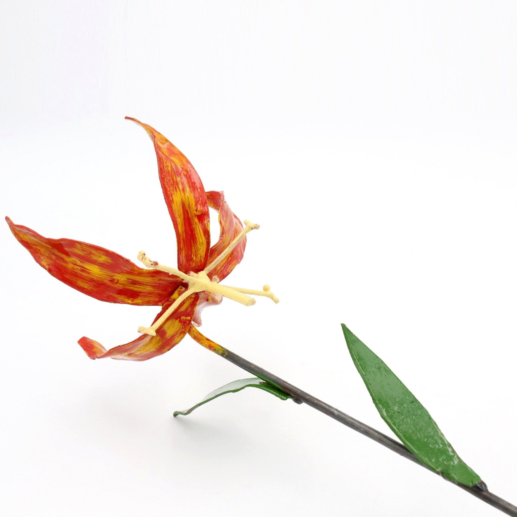 Gartenfigur Feuerlilie