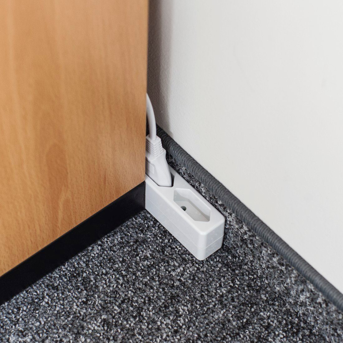 Hama Steckdosenleiste 3 fach, Kabellänge 2,5 m, Farbe Weiß, flach Steckdosenleiste 3-fach (Kabellänge 2,5 m), Mehrfachsteckdose, 250 V, 1700 W, 7,5 A