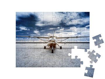 puzzleYOU Puzzle Propellermaschine auf einer Wiese, 48 Puzzleteile, puzzleYOU-Kollektionen Flugzeuge