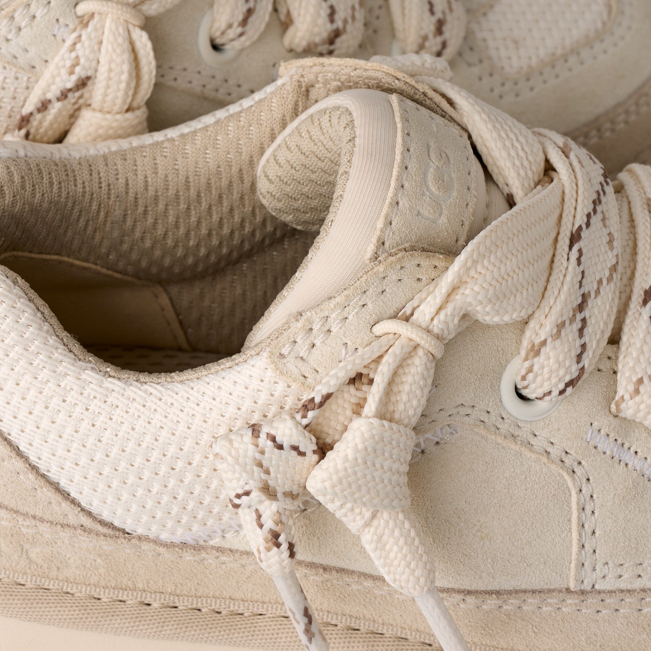UGG LO LOWMEL Sneaker Freizeitschuh, Halbschuh, Schnürschuh mit Ziernähten