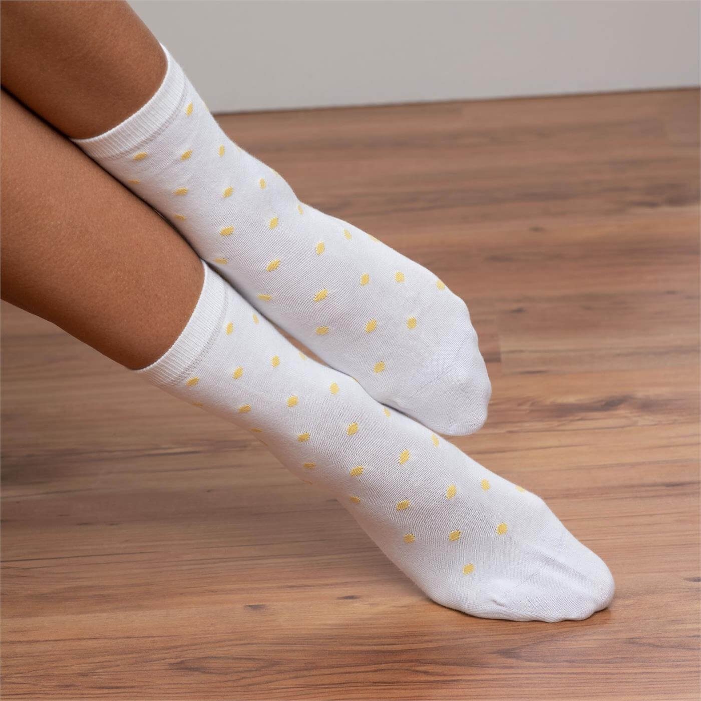 CRAFTS einmal im Socken Butter passenden dezent Uni-Ton LIVING Einmal BETTINA gepunktet,