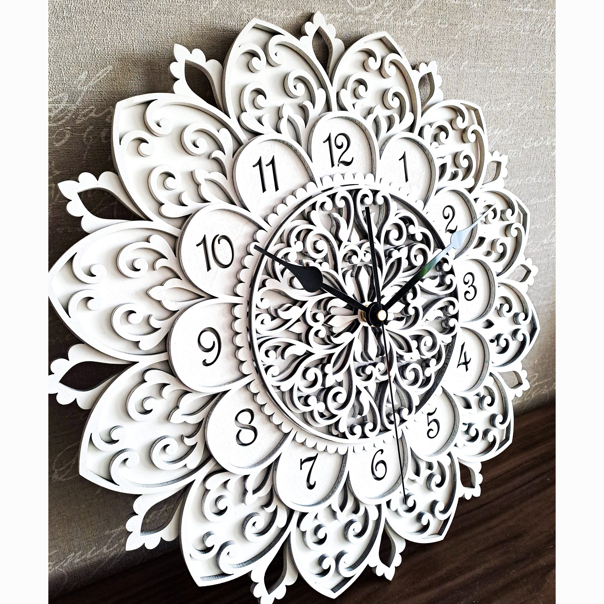 ORNAMENTI Wanduhr Boho, große, blumen Wanduhr aus holz, 4 Schichten, ohne Tickgeräusche