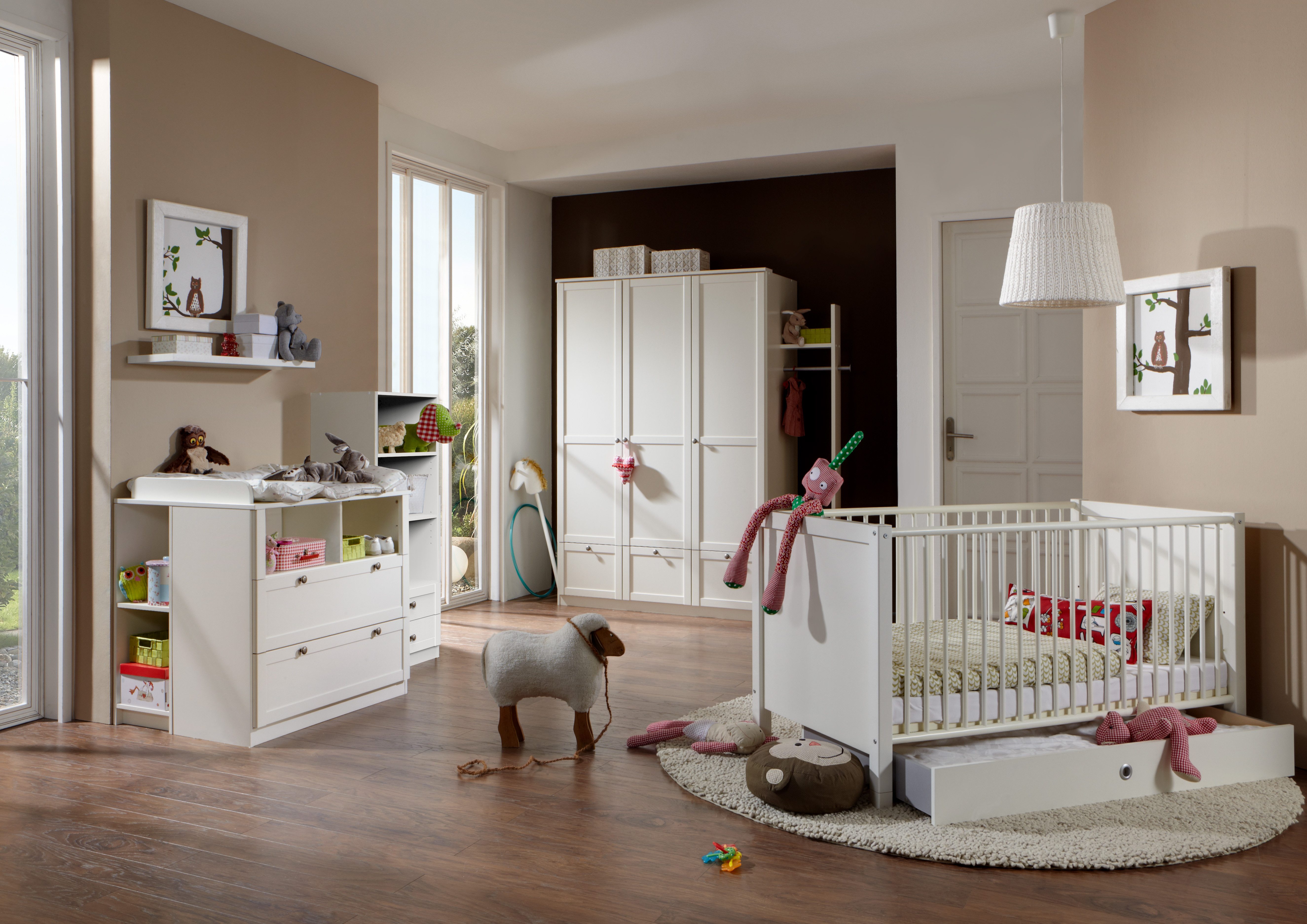 möbel-direkt.de Babyzimmer-Komplettset Landhaus "Filou" in modernem Landhaus Weiß, (8 teiliges Spar-Set, 8-tlg., Schrank, Bett, Lattenrost, Wickelkommode, Regale, Matratze), mit Soft Close, Made in Germany, mit Matratze