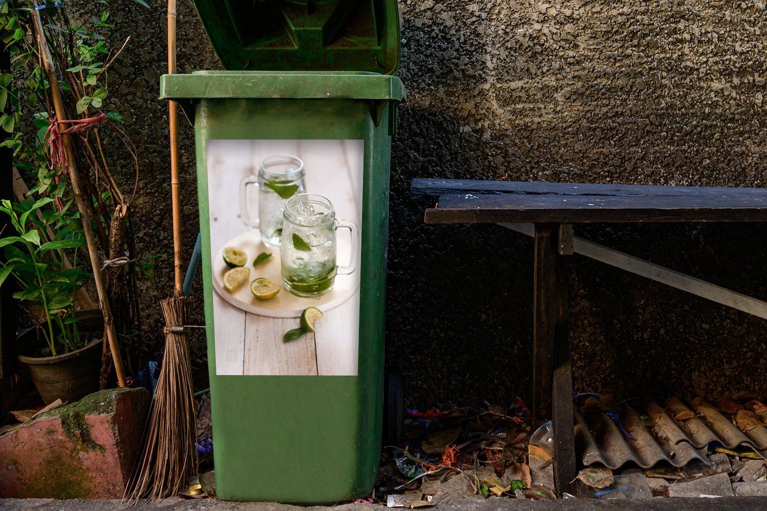 St), (1 MuchoWow Mülleimer-aufkleber, Sticker, Zwei Gläser Mülltonne, Container, Abfalbehälter schöne Wandsticker Mojito