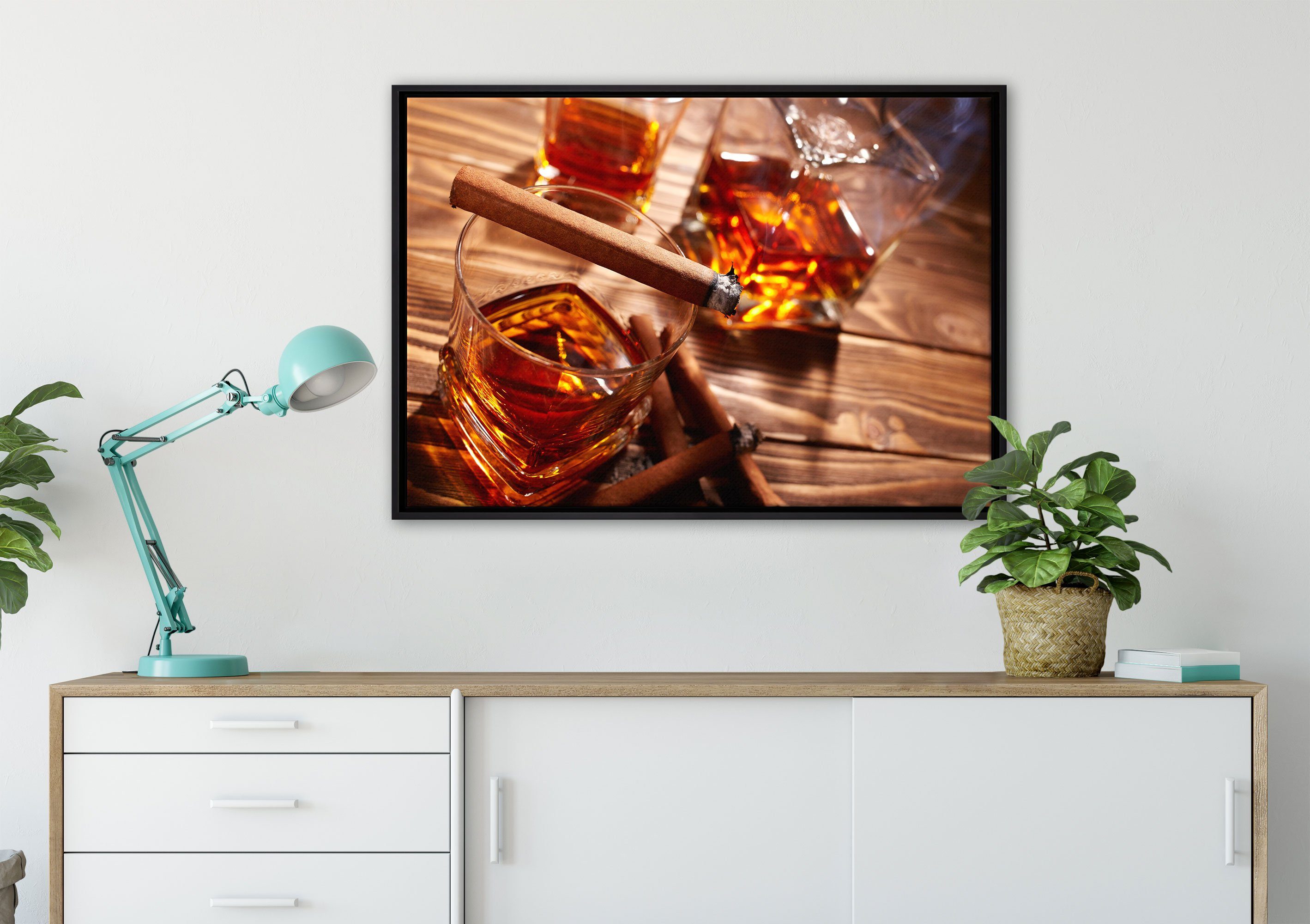 Whiskey in fertig bespannt, gefasst, Zigarre, inkl. Leinwandbild Pixxprint einem Edler Wanddekoration St), Leinwandbild Schattenfugen-Bilderrahmen Zackenaufhänger (1 mit