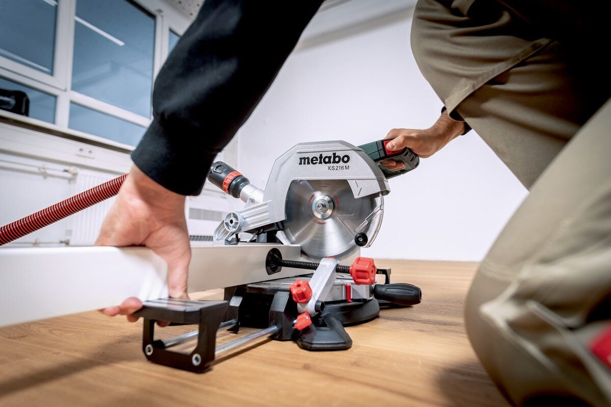 metabo Kapp- und Gehrungssäge KS 216 M Set, Kappsäge mit 2. Hartmetall-Sägeblatt im Karton
