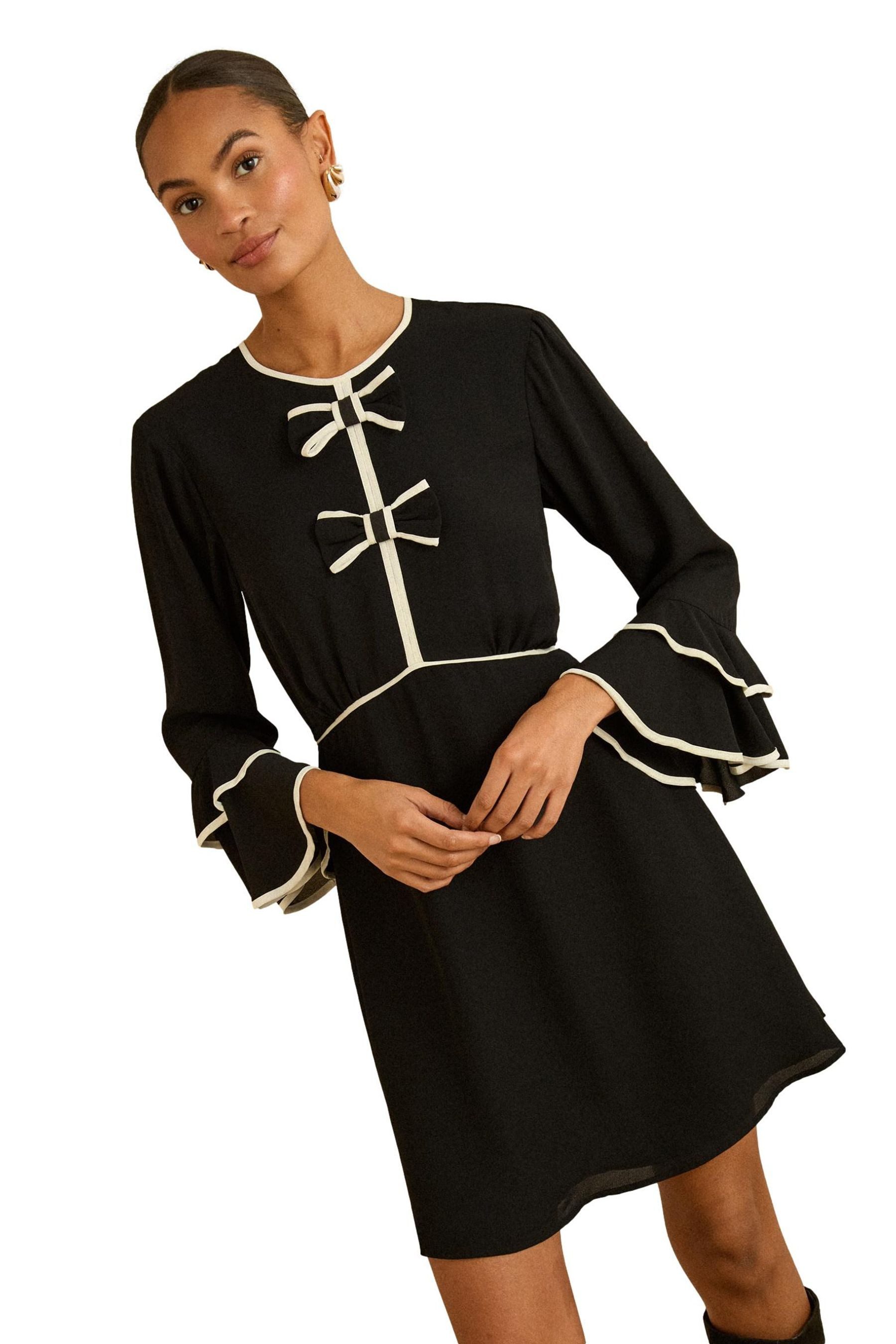 Love & Roses Minikleid Love & Roses Minikleid mit ausgestellten Ärmeln (1-tlg)