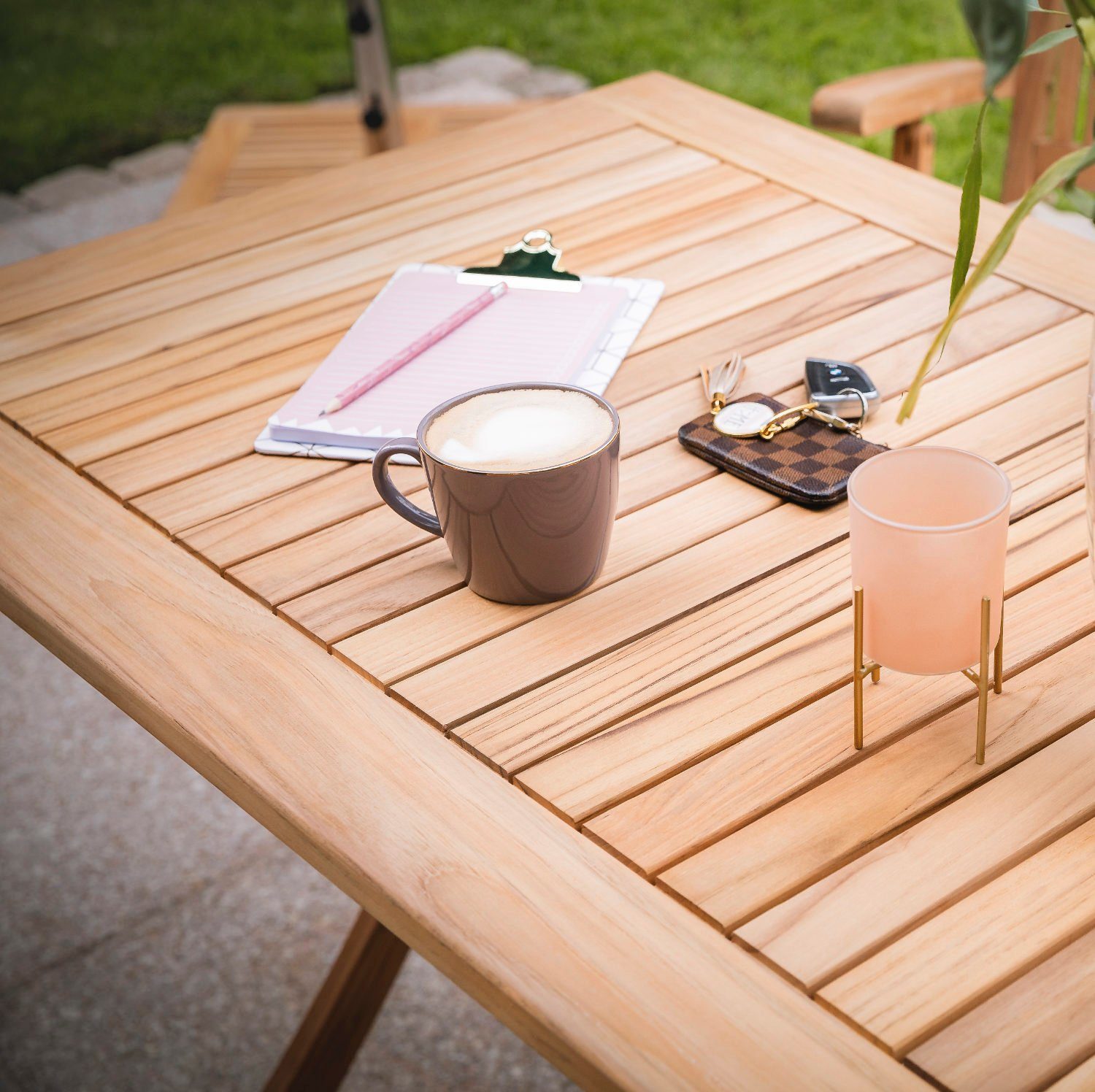 Kai Wiechmann Klapptisch Teak Falttisch 70 x 70 cm als wetterfester Gartentisch aus Teak, klappbarer und unbehandelter Teakholztisch