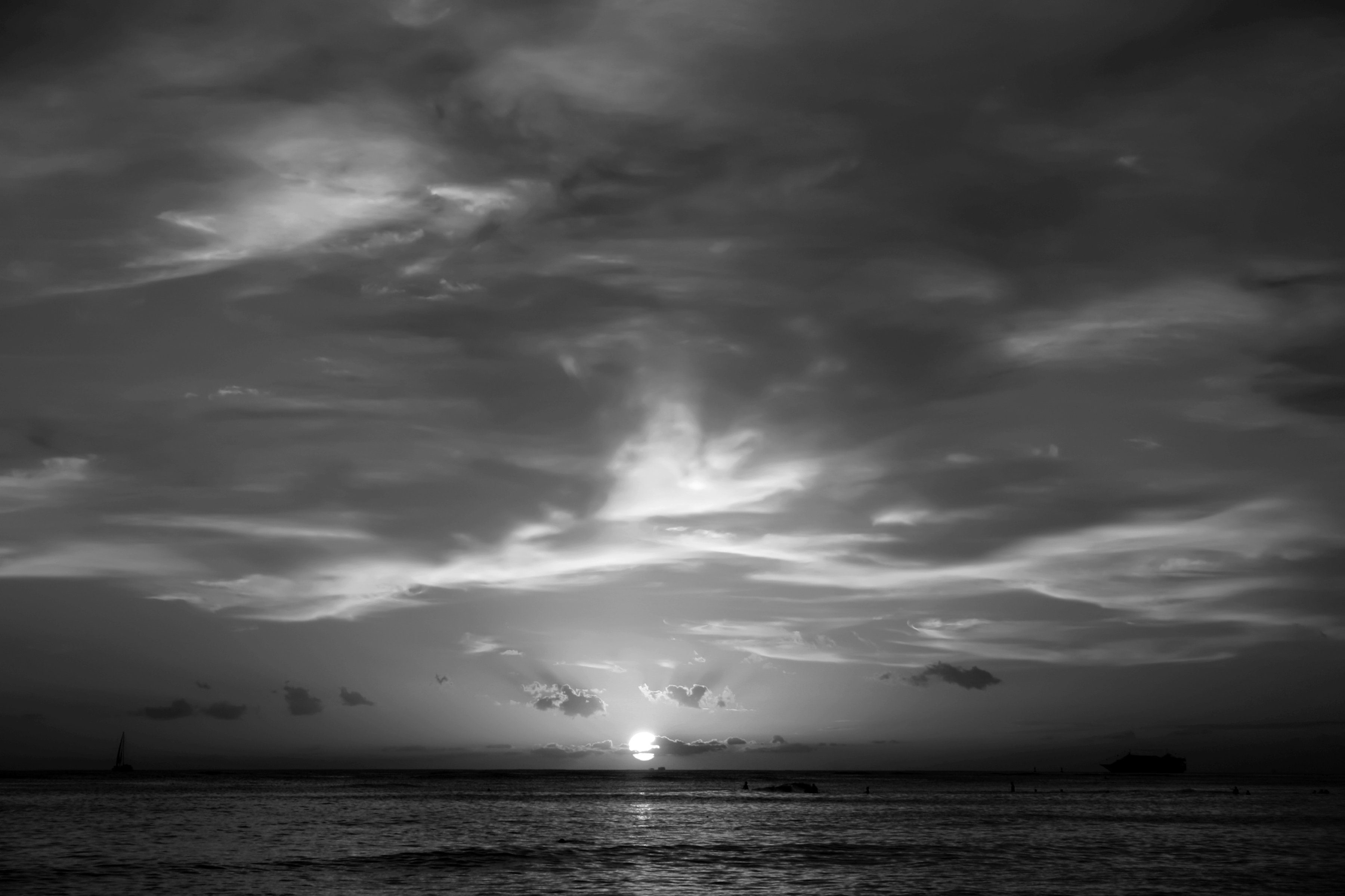 Weiß & Fototapete Sonnenuntergang Papermoon Schwarz
