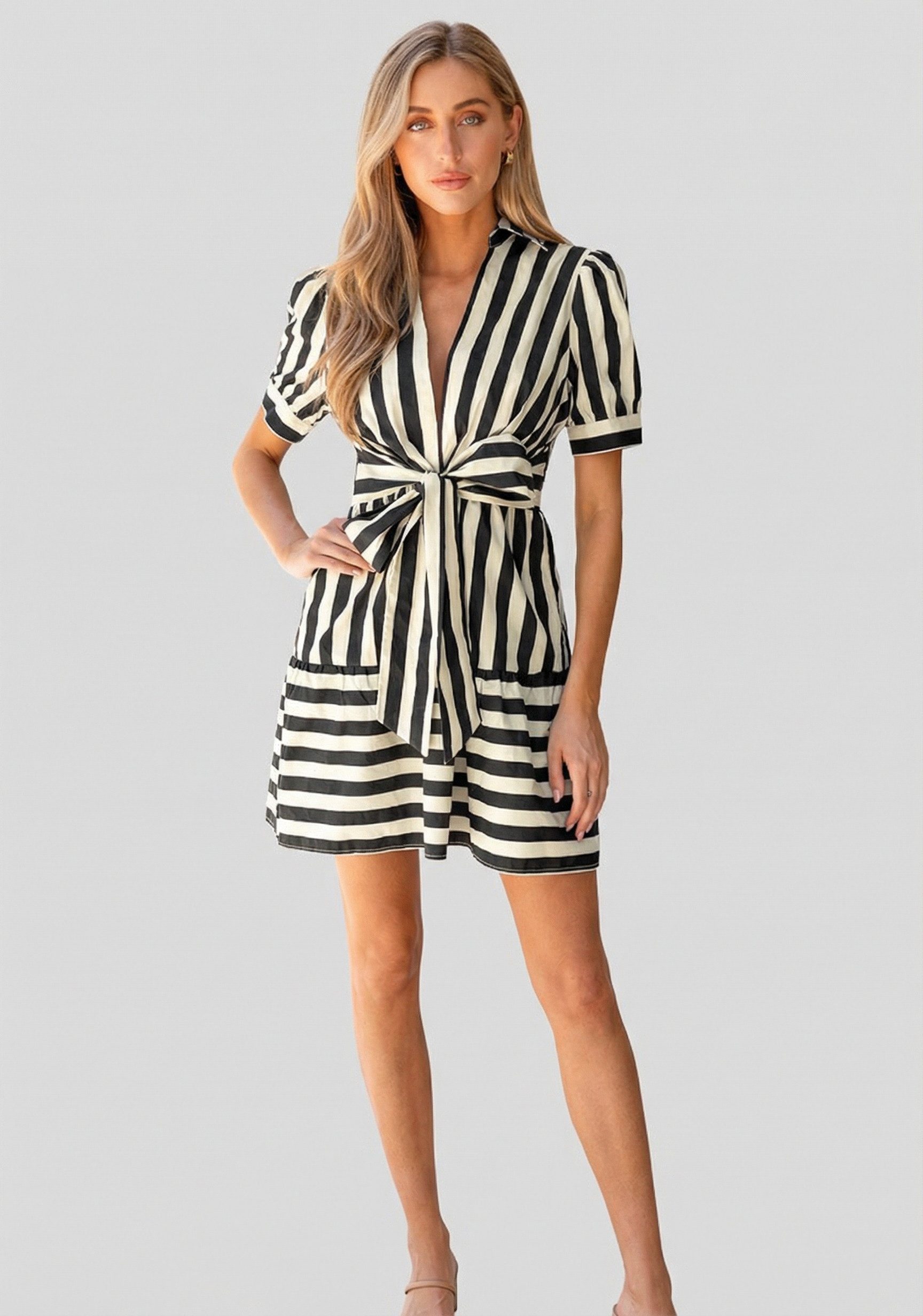 Cupshe Minikleid Gestreifte Schleife mit V-Ausschnitt