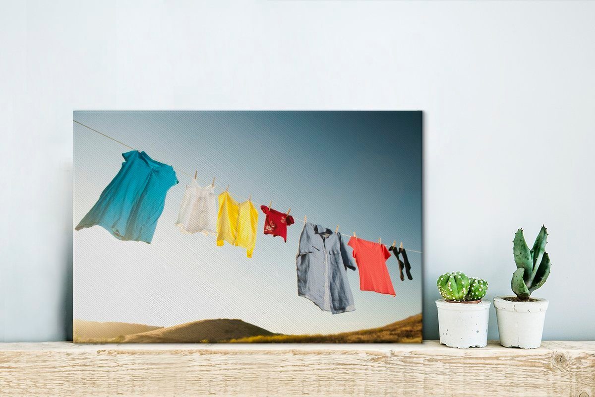 OneMillionCanvasses® Leinwandbild Frauenkleidung auf einer Wandbild Aufhängefertig, St), Wäscheleine, 30x20 Leinwandbilder, cm (1 Wanddeko